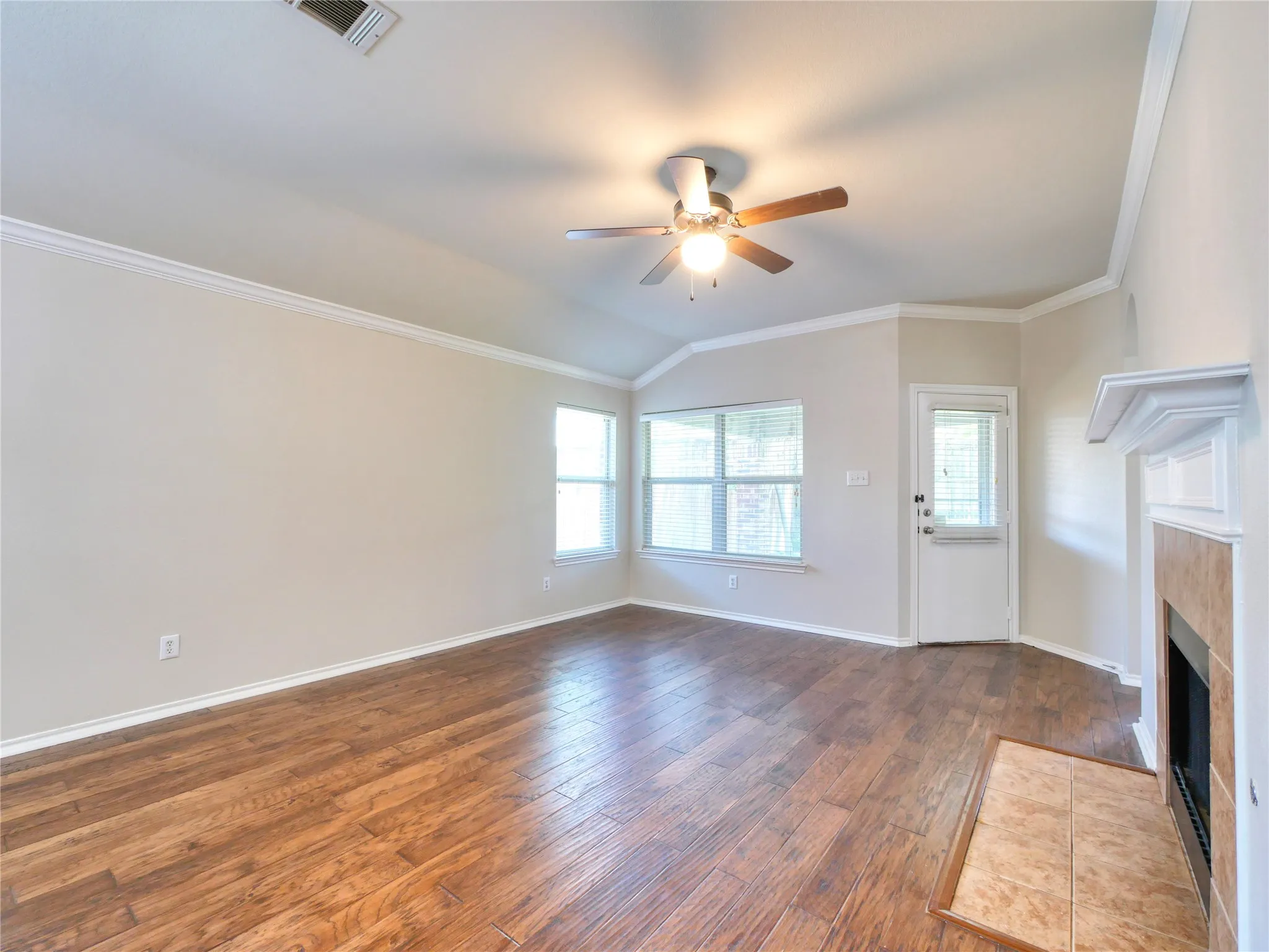 Single Family Residence For Rent in Collin County , 6925 Red Bluff Drive, Mc Kinney, Texas 75070, 3 Bedroom, 2 Bathroom, 2 Garage spaces, 2,178 Sqft, built in 2003, mls#21383273, Real Estate Agent in Mc Kinney, Homes For Rent in Collin county, Homes For Rent in Mc Kinney, Realtor in Mc Kinney Texas, Real Estate Brokerage Independent Realty Texas, Luminita Cordes Realtor