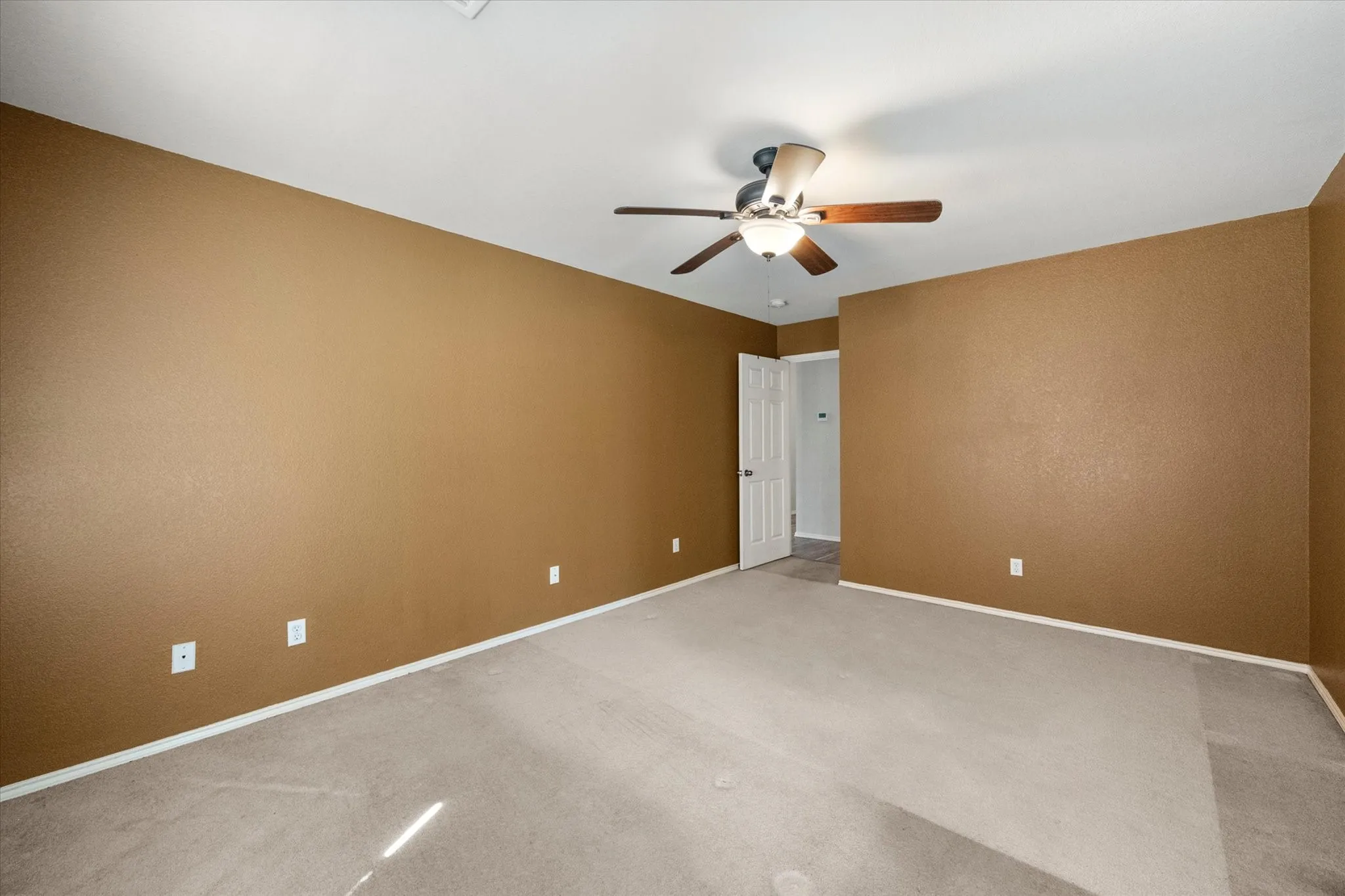 Single Family Residence For Sale in Tarrant County , 3214 Rustic Meadow Trail, Mansfield, Texas 76063, 3 Bedroom, 2 Bathroom, 2 Garage spaces, 1,484 Sqft, built in 2000, mls#21379748, Real Estate Agent in Mansfield, Homes For Sale in Tarrant county, Homes For Sale in Mansfield, Realtor in Mansfield Texas, Real Estate Brokerage Independent Realty Texas, Luminita Cordes Realtor