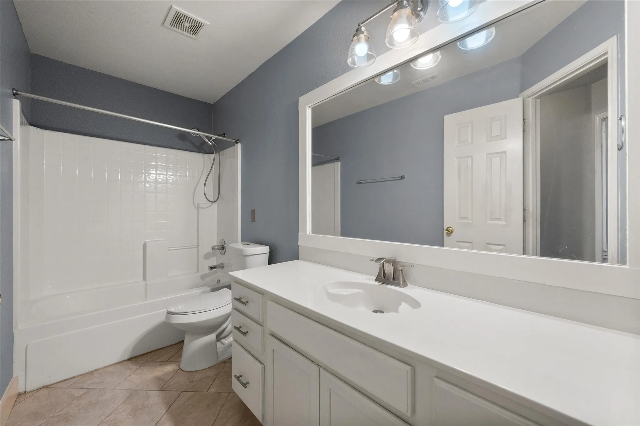 Single Family Residence For Sale in Tarrant County , 3214 Rustic Meadow Trail, Mansfield, Texas 76063, 3 Bedroom, 2 Bathroom, 2 Garage spaces, 1,484 Sqft, built in 2000, mls#21379748, Real Estate Agent in Mansfield, Homes For Sale in Tarrant county, Homes For Sale in Mansfield, Realtor in Mansfield Texas, Real Estate Brokerage Independent Realty Texas, Luminita Cordes Realtor
