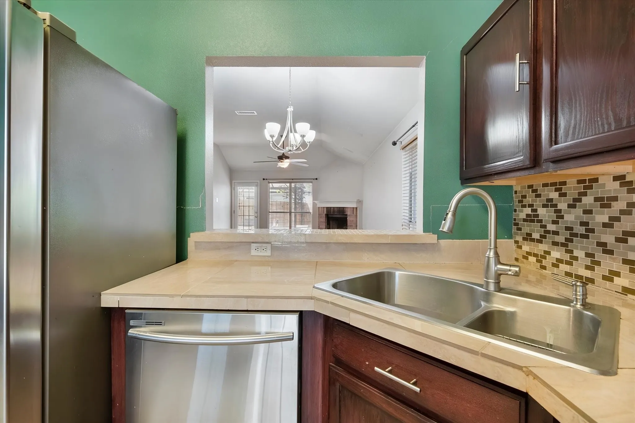 Single Family Residence For Sale in Tarrant County , 3214 Rustic Meadow Trail, Mansfield, Texas 76063, 3 Bedroom, 2 Bathroom, 2 Garage spaces, 1,484 Sqft, built in 2000, mls#21379748, Real Estate Agent in Mansfield, Homes For Sale in Tarrant county, Homes For Sale in Mansfield, Realtor in Mansfield Texas, Real Estate Brokerage Independent Realty Texas, Luminita Cordes Realtor