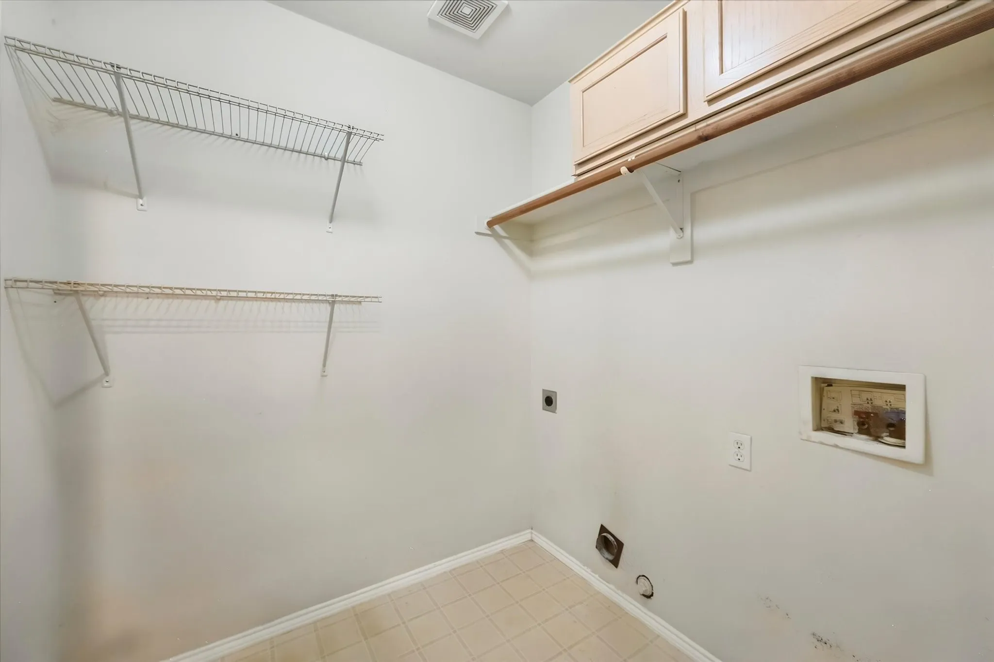 Single Family Residence For Sale in Tarrant County , 3214 Rustic Meadow Trail, Mansfield, Texas 76063, 3 Bedroom, 2 Bathroom, 2 Garage spaces, 1,484 Sqft, built in 2000, mls#21379748, Real Estate Agent in Mansfield, Homes For Sale in Tarrant county, Homes For Sale in Mansfield, Realtor in Mansfield Texas, Real Estate Brokerage Independent Realty Texas, Luminita Cordes Realtor