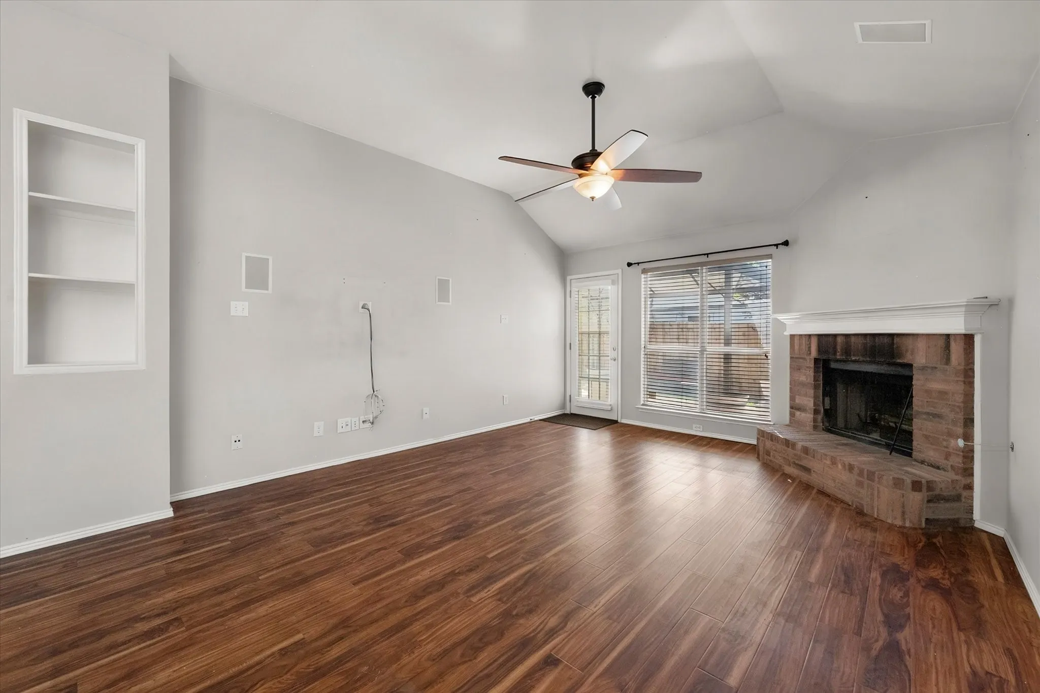 Single Family Residence For Sale in Tarrant County , 3214 Rustic Meadow Trail, Mansfield, Texas 76063, 3 Bedroom, 2 Bathroom, 2 Garage spaces, 1,484 Sqft, built in 2000, mls#21379748, Real Estate Agent in Mansfield, Homes For Sale in Tarrant county, Homes For Sale in Mansfield, Realtor in Mansfield Texas, Real Estate Brokerage Independent Realty Texas, Luminita Cordes Realtor