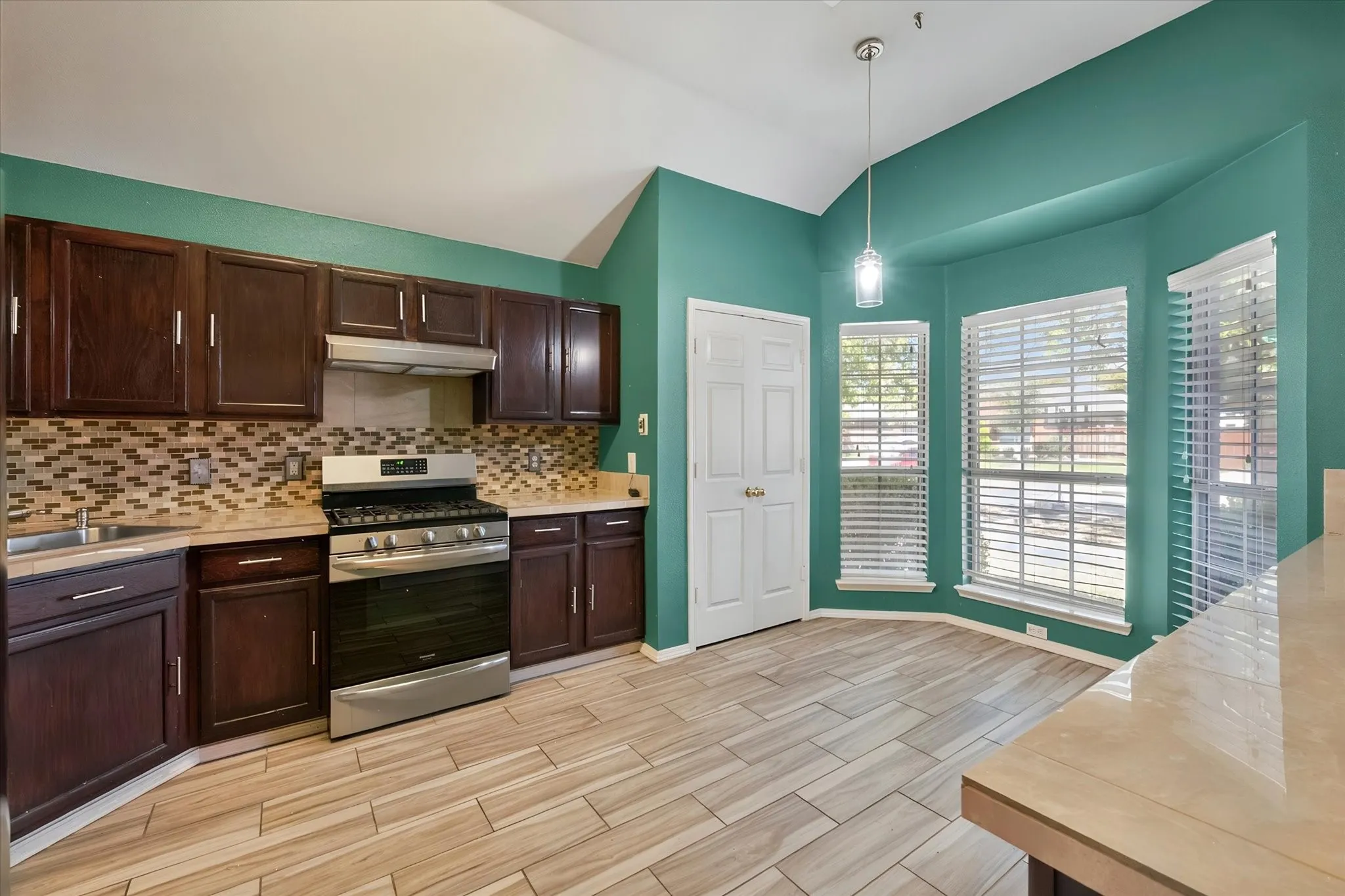 Single Family Residence For Sale in Tarrant County , 3214 Rustic Meadow Trail, Mansfield, Texas 76063, 3 Bedroom, 2 Bathroom, 2 Garage spaces, 1,484 Sqft, built in 2000, mls#21379748, Real Estate Agent in Mansfield, Homes For Sale in Tarrant county, Homes For Sale in Mansfield, Realtor in Mansfield Texas, Real Estate Brokerage Independent Realty Texas, Luminita Cordes Realtor