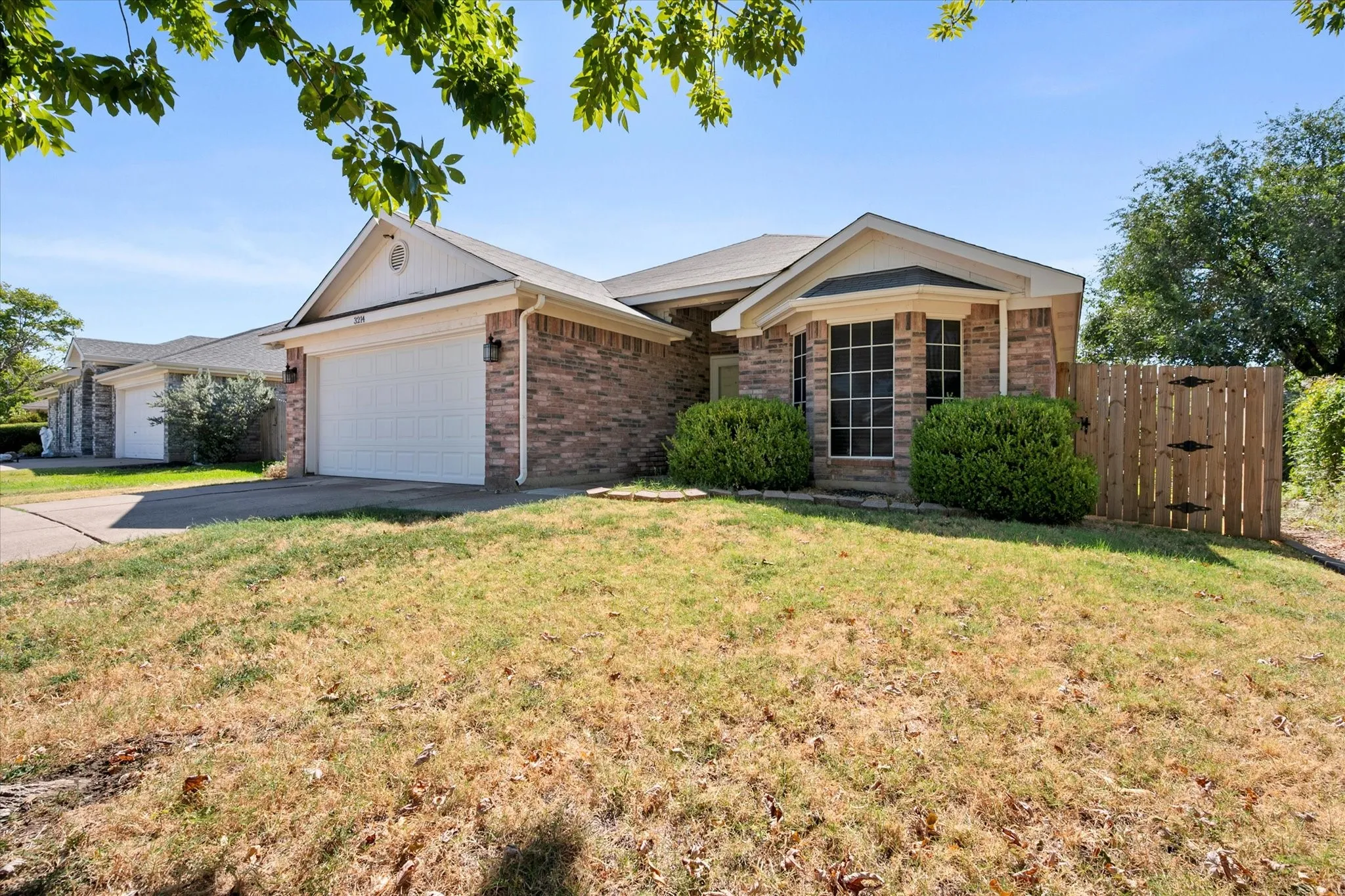 Single Family Residence For Sale in Tarrant County , 3214 Rustic Meadow Trail, Mansfield, Texas 76063, 3 Bedroom, 2 Bathroom, 2 Garage spaces, 1,484 Sqft, built in 2000, mls#21379748, Real Estate Agent in Mansfield, Homes For Sale in Tarrant county, Homes For Sale in Mansfield, Realtor in Mansfield Texas, Real Estate Brokerage Independent Realty Texas, Luminita Cordes Realtor