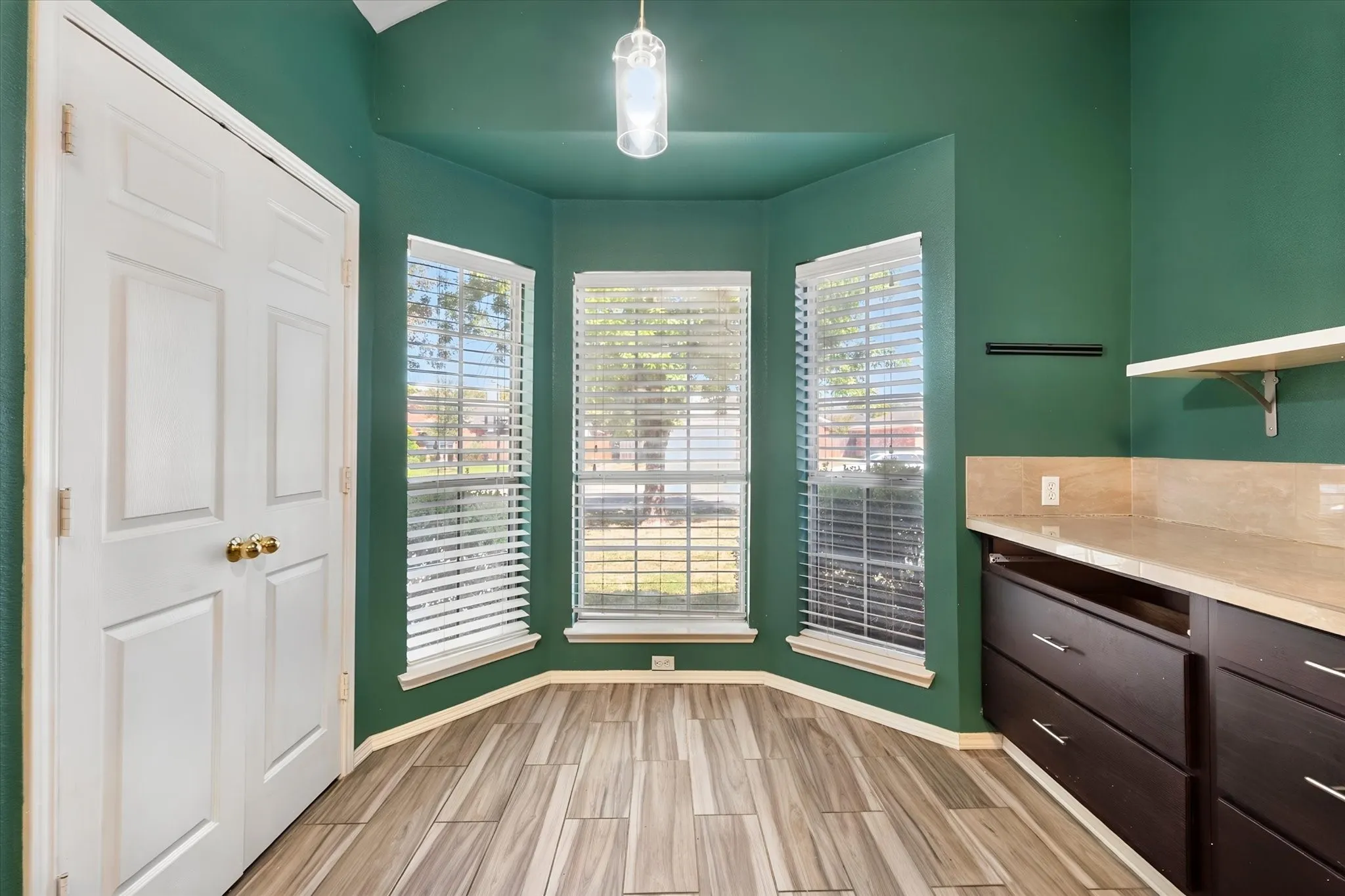Single Family Residence For Sale in Tarrant County , 3214 Rustic Meadow Trail, Mansfield, Texas 76063, 3 Bedroom, 2 Bathroom, 2 Garage spaces, 1,484 Sqft, built in 2000, mls#21379748, Real Estate Agent in Mansfield, Homes For Sale in Tarrant county, Homes For Sale in Mansfield, Realtor in Mansfield Texas, Real Estate Brokerage Independent Realty Texas, Luminita Cordes Realtor