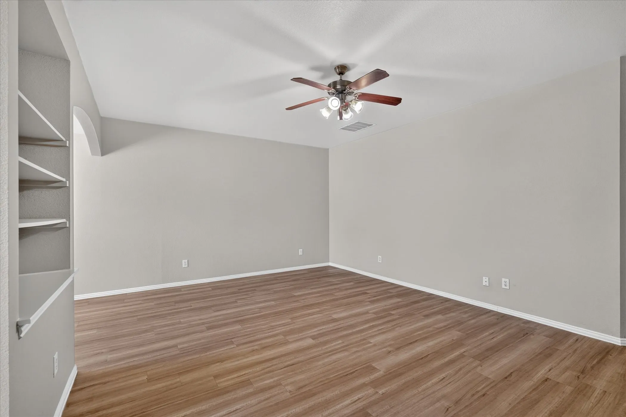 Single Family Residence For Sale in Collin County , 606 E College Street, Princeton, Texas 75407, 3 Bedroom, 3 Bathroom, 1 Garage spaces, 1,391 Sqft, built in 2009, mls#21343174, Real Estate Agent in Princeton, Homes For Sale in Collin county, Homes For Sale in Princeton, Realtor in Princeton Texas, Real Estate Brokerage Independent Realty Texas, Luminita Cordes Realtor