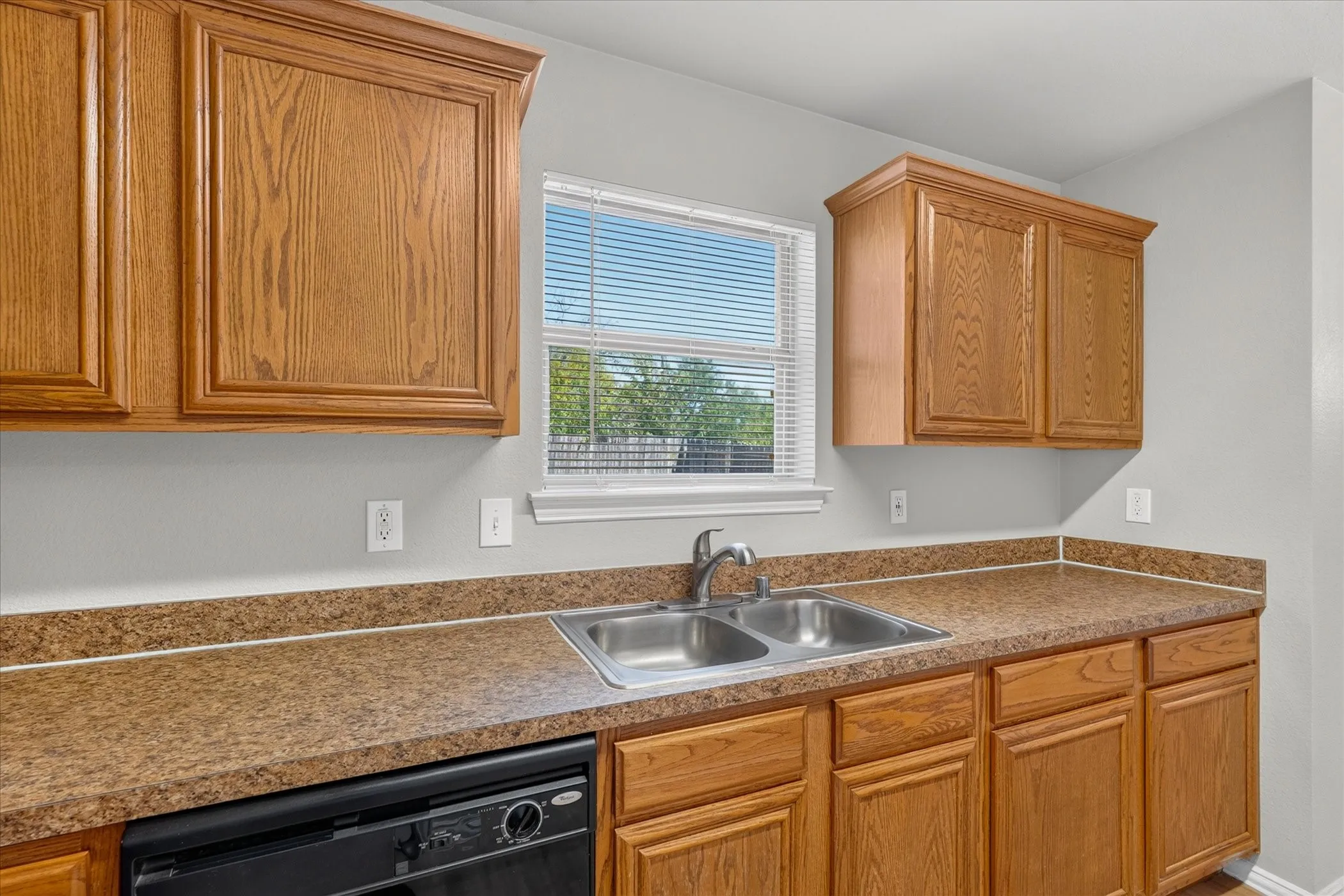 Single Family Residence For Sale in Collin County , 606 E College Street, Princeton, Texas 75407, 3 Bedroom, 3 Bathroom, 1 Garage spaces, 1,391 Sqft, built in 2009, mls#21343174, Real Estate Agent in Princeton, Homes For Sale in Collin county, Homes For Sale in Princeton, Realtor in Princeton Texas, Real Estate Brokerage Independent Realty Texas, Luminita Cordes Realtor