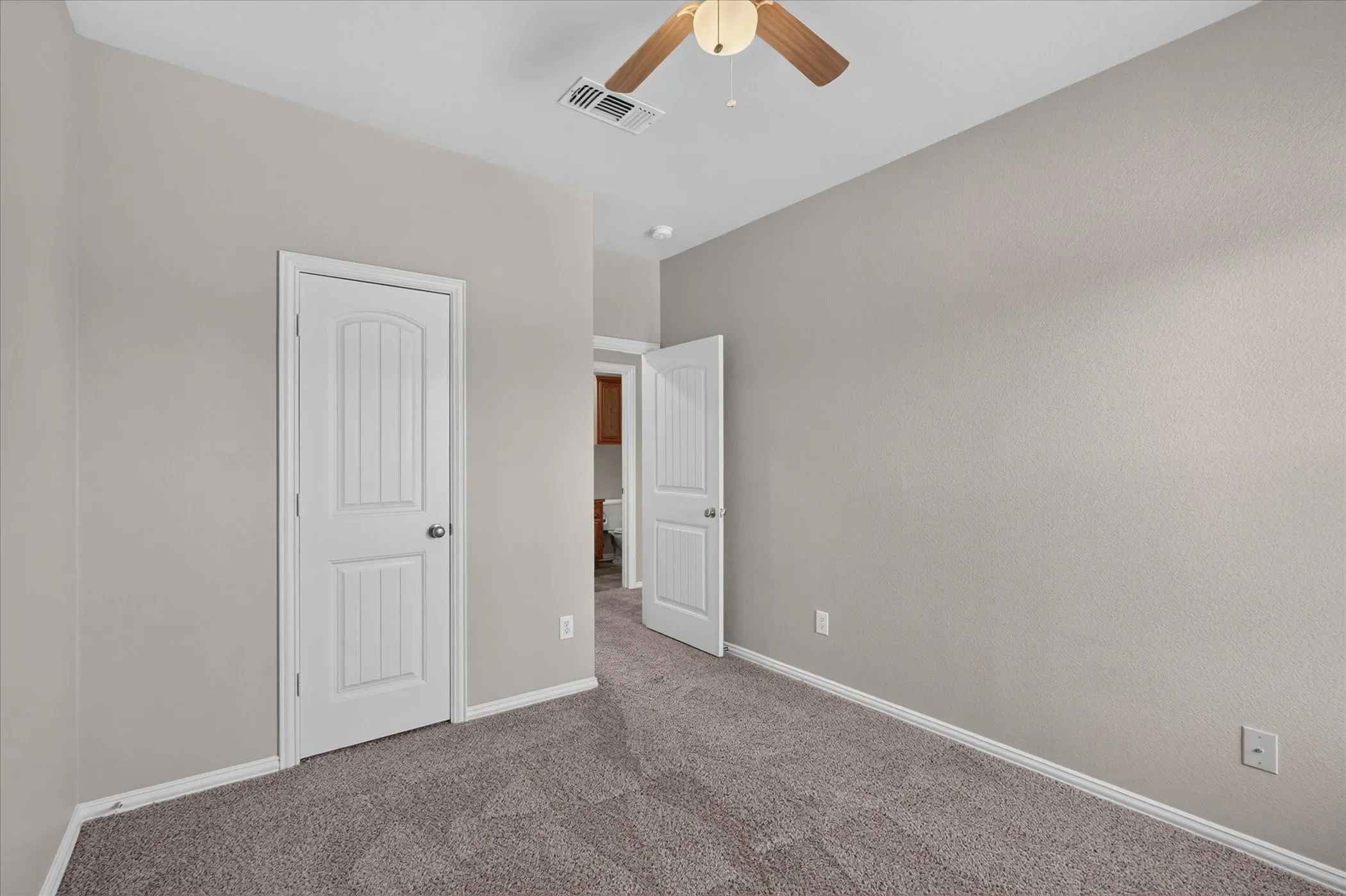 Single Family Residence For Sale in Collin County , 606 E College Street, Princeton, Texas 75407, 3 Bedroom, 3 Bathroom, 1 Garage spaces, 1,391 Sqft, built in 2009, mls#21343174, Real Estate Agent in Princeton, Homes For Sale in Collin county, Homes For Sale in Princeton, Realtor in Princeton Texas, Real Estate Brokerage Independent Realty Texas, Luminita Cordes Realtor