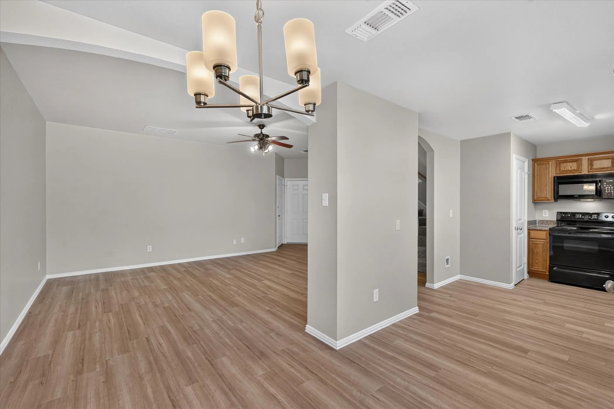 Single Family Residence For Sale in Collin County , 606 E College Street, Princeton, Texas 75407, 3 Bedroom, 3 Bathroom, 1 Garage spaces, 1,391 Sqft, built in 2009, mls#21343174, Real Estate Agent in Princeton, Homes For Sale in Collin county, Homes For Sale in Princeton, Realtor in Princeton Texas, Real Estate Brokerage Independent Realty Texas, Luminita Cordes Realtor