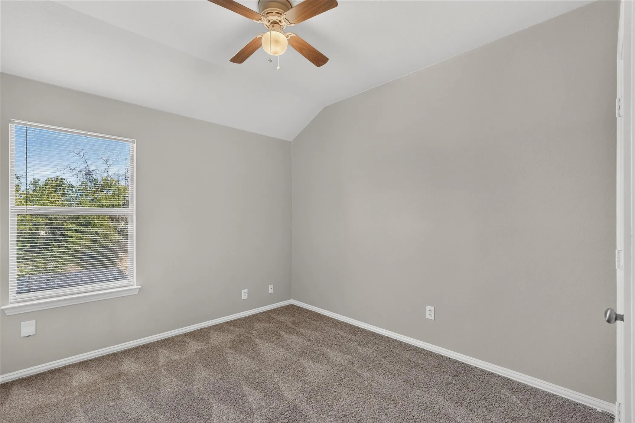 Single Family Residence For Sale in Collin County , 606 E College Street, Princeton, Texas 75407, 3 Bedroom, 3 Bathroom, 1 Garage spaces, 1,391 Sqft, built in 2009, mls#21343174, Real Estate Agent in Princeton, Homes For Sale in Collin county, Homes For Sale in Princeton, Realtor in Princeton Texas, Real Estate Brokerage Independent Realty Texas, Luminita Cordes Realtor