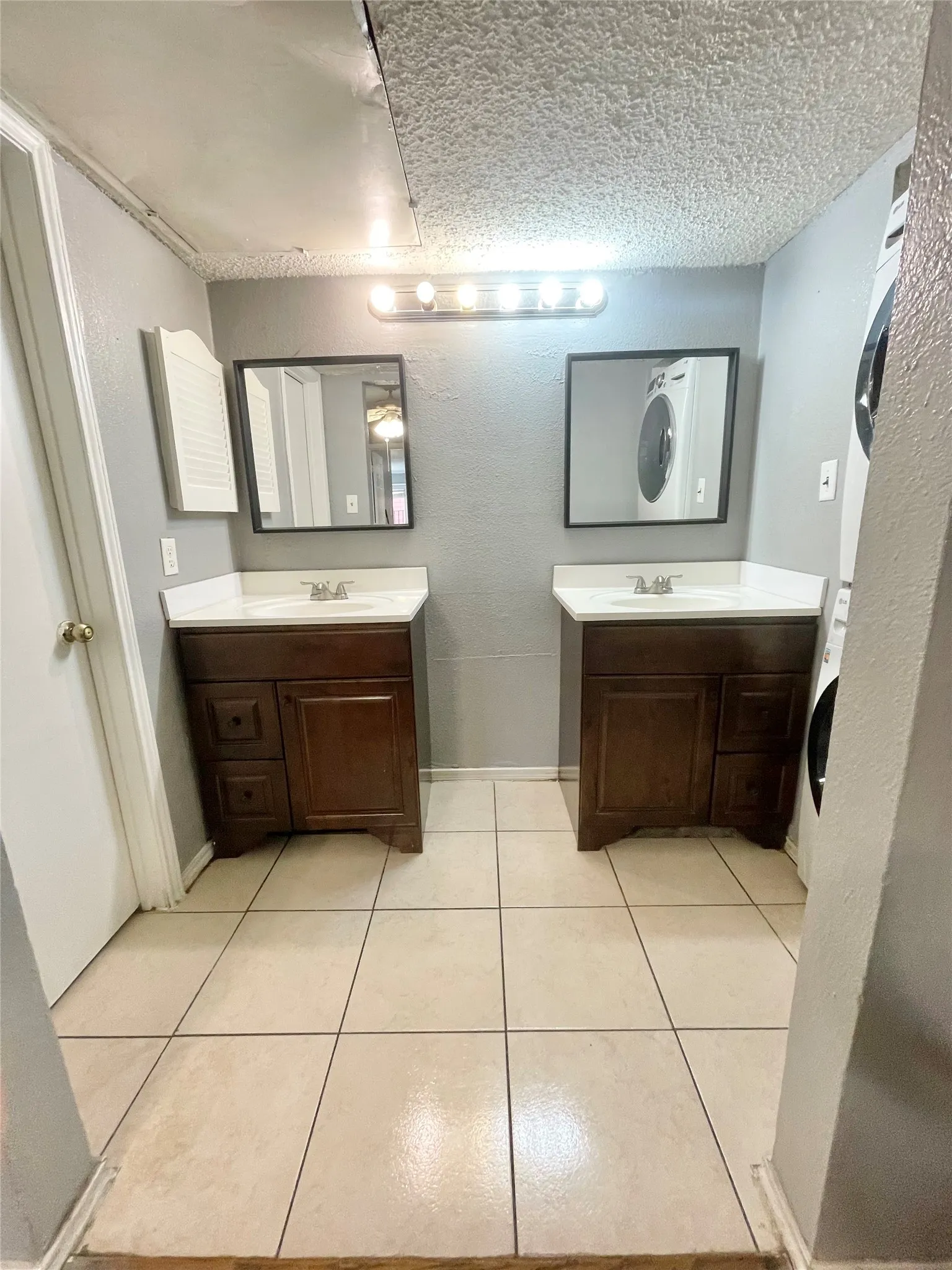 Condominium For Sale in Dallas County , 9829 Walnut Street O102, Dallas, Texas 75243, 1 Bedroom, 1 Bathroom, Garage spaces, 662 Sqft, built in 1983, mls#21383244, Real Estate Agent in Dallas, Homes For Sale in Dallas county, Homes For Sale in Dallas, Realtor in Dallas Texas, Real Estate Brokerage Independent Realty Texas, Luminita Cordes Realtor