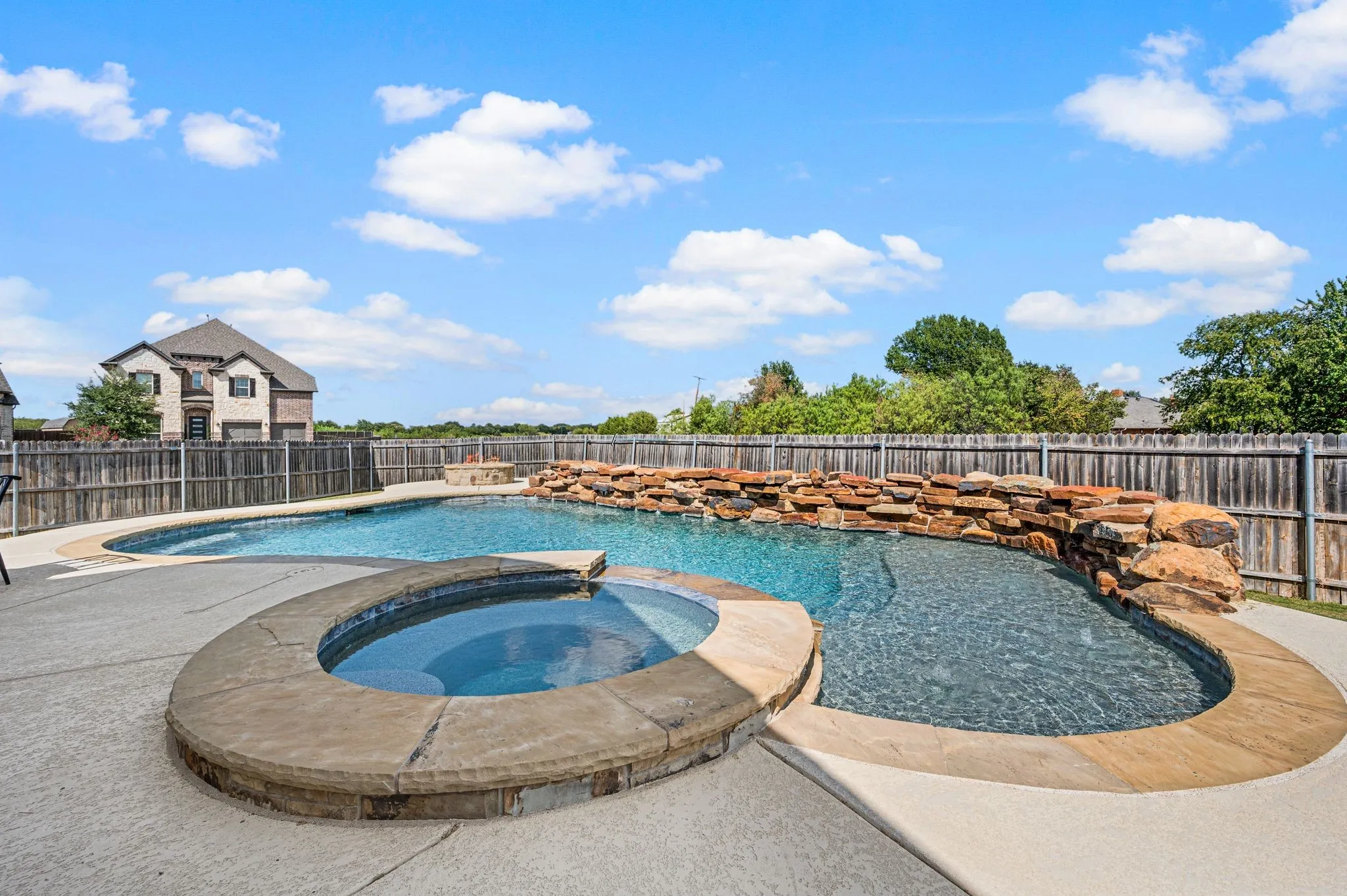 Single Family Residence For Sale in Tarrant County , 6068 Wessex Street, North Richland Hills, Texas 76180, 4 Bedroom, 3 Bathroom, 3 Garage spaces, 3,133 Sqft, built in 2020, mls#21383258, Real Estate Agent in North Richland Hills, Homes For Sale in Tarrant county, Homes For Sale in North Richland Hills, Realtor in North Richland Hills Texas, Real Estate Brokerage Independent Realty Texas, Luminita Cordes Realtor