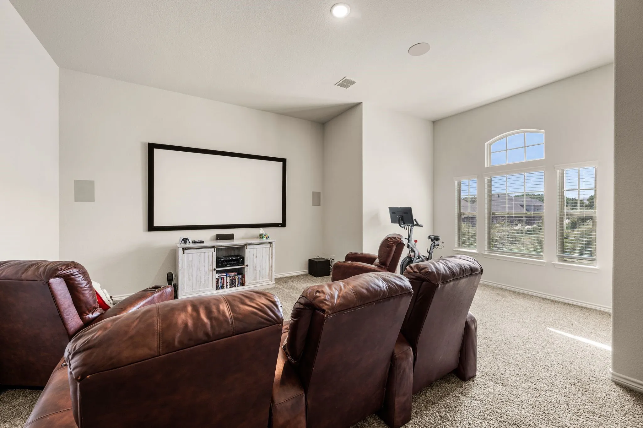 Single Family Residence For Sale in Tarrant County , 6068 Wessex Street, North Richland Hills, Texas 76180, 4 Bedroom, 3 Bathroom, 3 Garage spaces, 3,133 Sqft, built in 2020, mls#21383258, Real Estate Agent in North Richland Hills, Homes For Sale in Tarrant county, Homes For Sale in North Richland Hills, Realtor in North Richland Hills Texas, Real Estate Brokerage Independent Realty Texas, Luminita Cordes Realtor