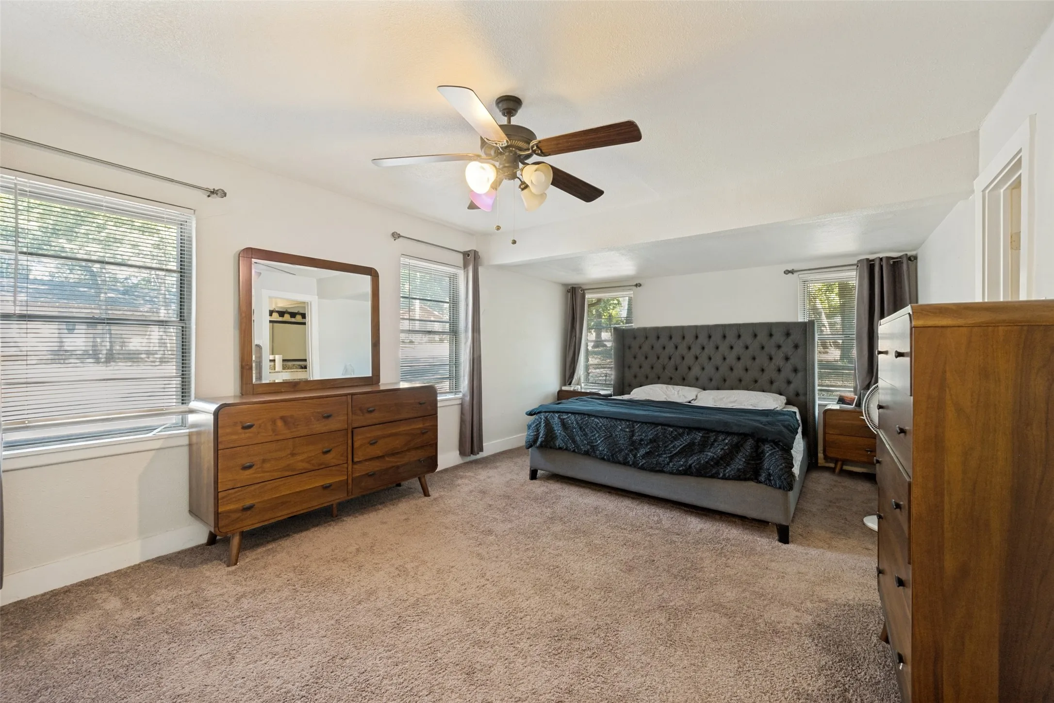 Recessed ceiling with an attached ceiling fan