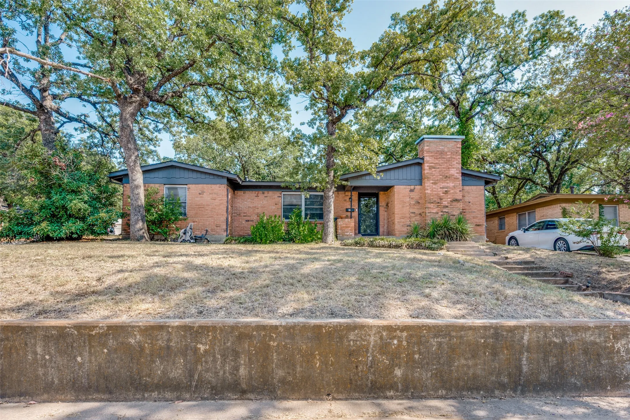 Single Family Residence For Rent in Tarrant County , 6336 Norma Street, Fort Worth, Texas 76112, 4 Bedroom, 2 Bathroom, Garage spaces, 1,763 Sqft, built in 1956, mls#21383294, Real Estate Agent in Fort Worth, Homes For Rent in Tarrant county, Homes For Rent in Fort Worth, Realtor in Fort Worth Texas, Real Estate Brokerage Independent Realty Texas, Luminita Cordes Realtor