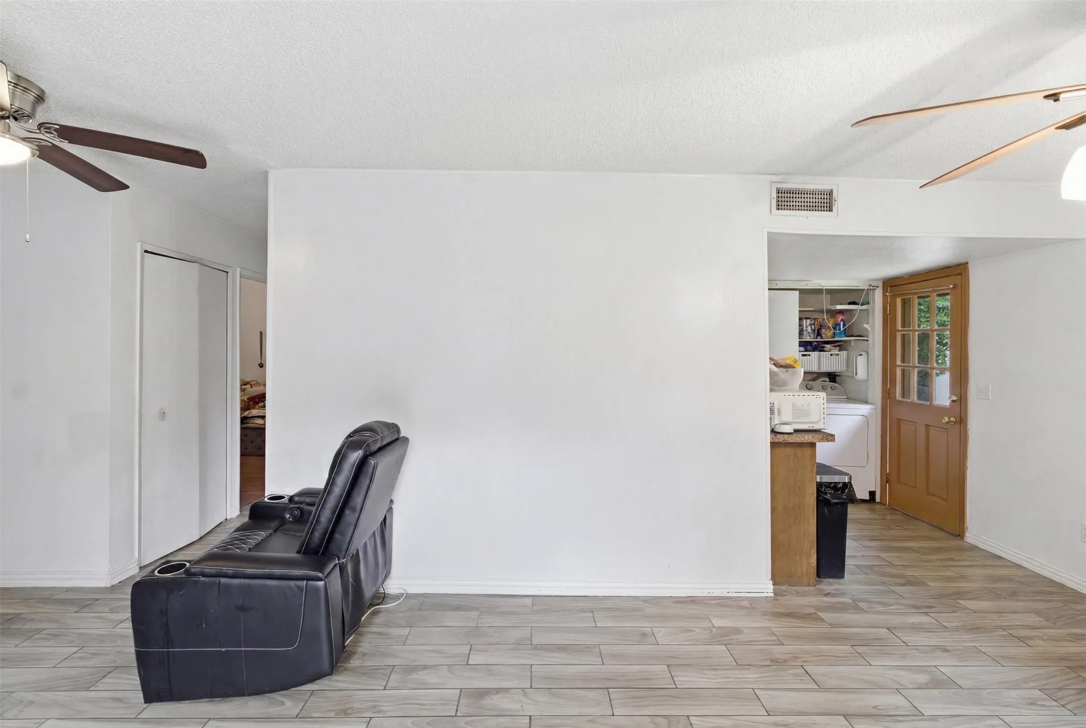 Single Family Residence For Sale in Dallas County , 2729 Posey Drive, Irving, Texas 75062, 4 Bedroom, 3 Bathroom, Garage spaces, 1,711 Sqft, built in 1961, mls#21383275, Real Estate Agent in Irving, Homes For Sale in Dallas county, Homes For Sale in Irving, Realtor in Irving Texas, Real Estate Brokerage Independent Realty Texas, Luminita Cordes Realtor