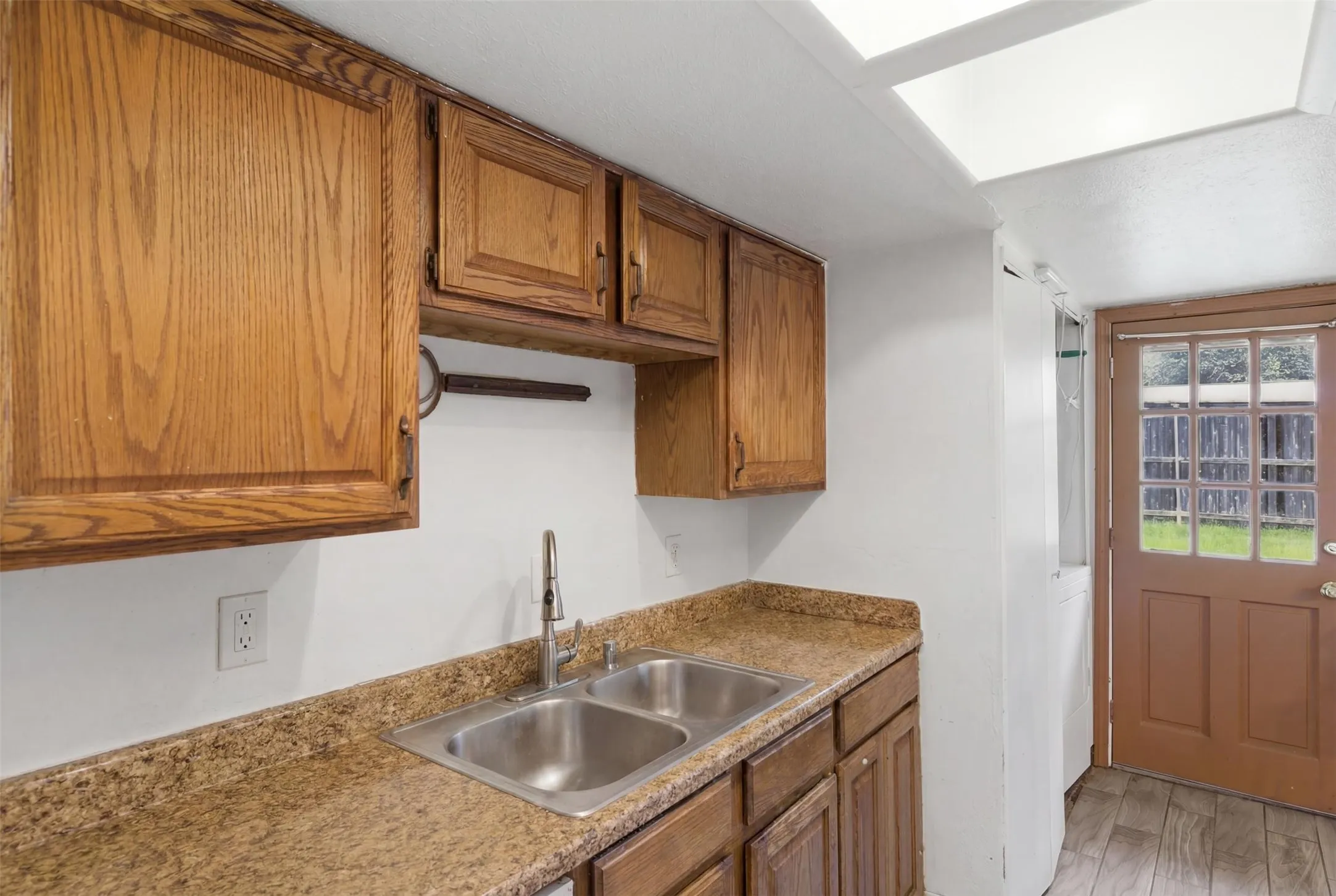 Single Family Residence For Sale in Dallas County , 2729 Posey Drive, Irving, Texas 75062, 4 Bedroom, 3 Bathroom, Garage spaces, 1,711 Sqft, built in 1961, mls#21383275, Real Estate Agent in Irving, Homes For Sale in Dallas county, Homes For Sale in Irving, Realtor in Irving Texas, Real Estate Brokerage Independent Realty Texas, Luminita Cordes Realtor