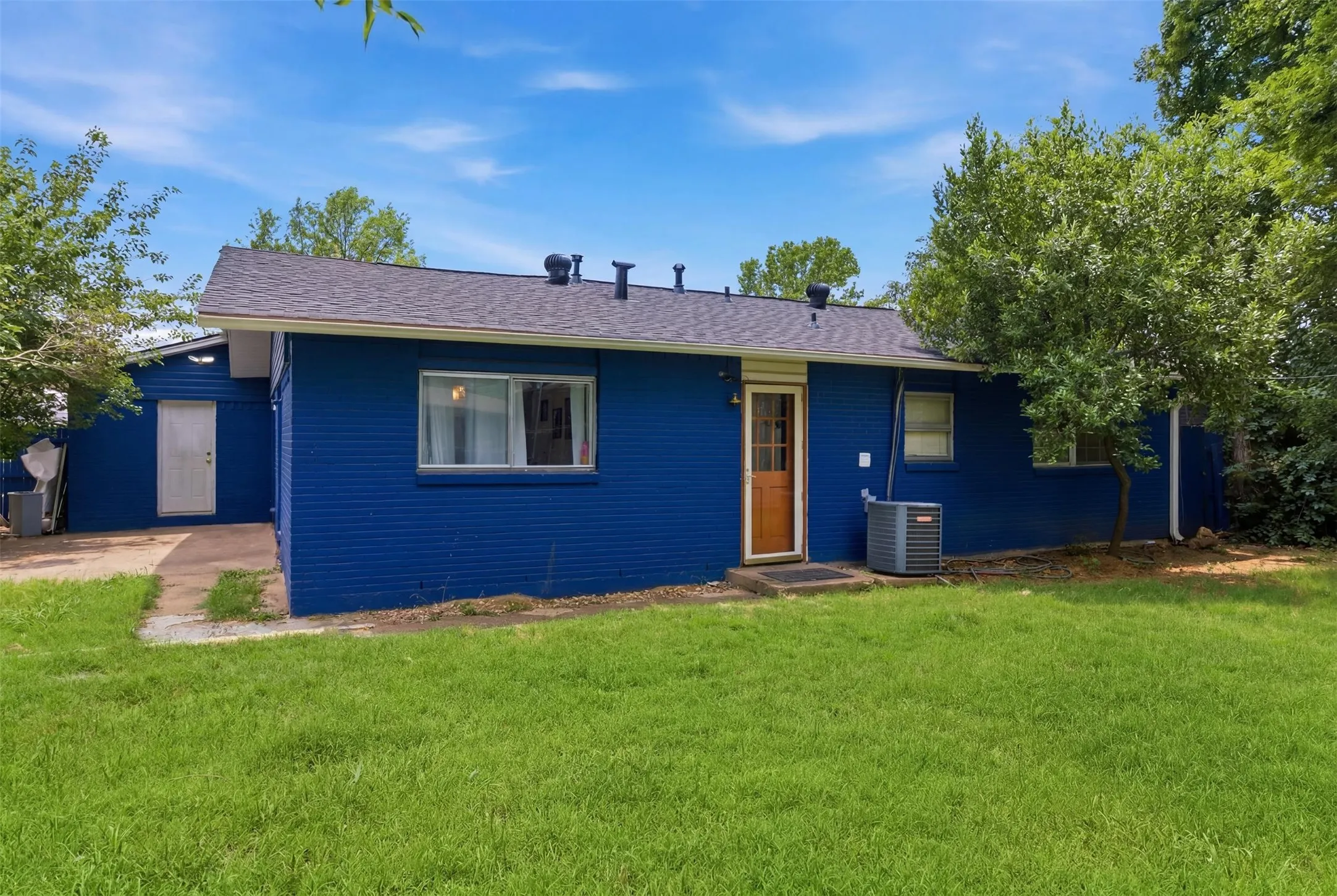 Single Family Residence For Sale in Dallas County , 2729 Posey Drive, Irving, Texas 75062, 4 Bedroom, 3 Bathroom, Garage spaces, 1,711 Sqft, built in 1961, mls#21383275, Real Estate Agent in Irving, Homes For Sale in Dallas county, Homes For Sale in Irving, Realtor in Irving Texas, Real Estate Brokerage Independent Realty Texas, Luminita Cordes Realtor