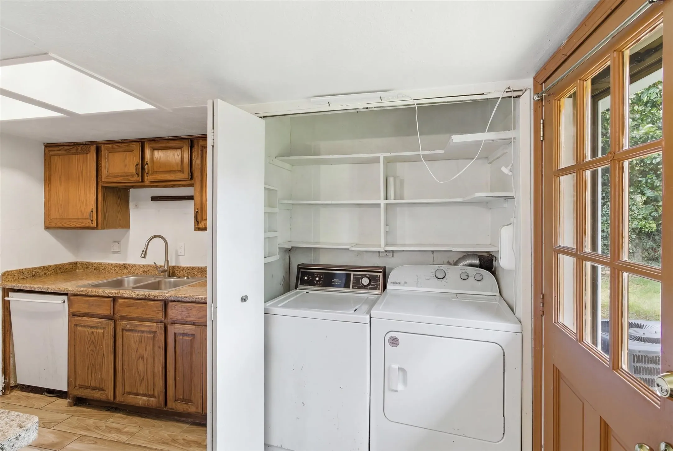 Single Family Residence For Sale in Dallas County , 2729 Posey Drive, Irving, Texas 75062, 4 Bedroom, 3 Bathroom, Garage spaces, 1,711 Sqft, built in 1961, mls#21383275, Real Estate Agent in Irving, Homes For Sale in Dallas county, Homes For Sale in Irving, Realtor in Irving Texas, Real Estate Brokerage Independent Realty Texas, Luminita Cordes Realtor