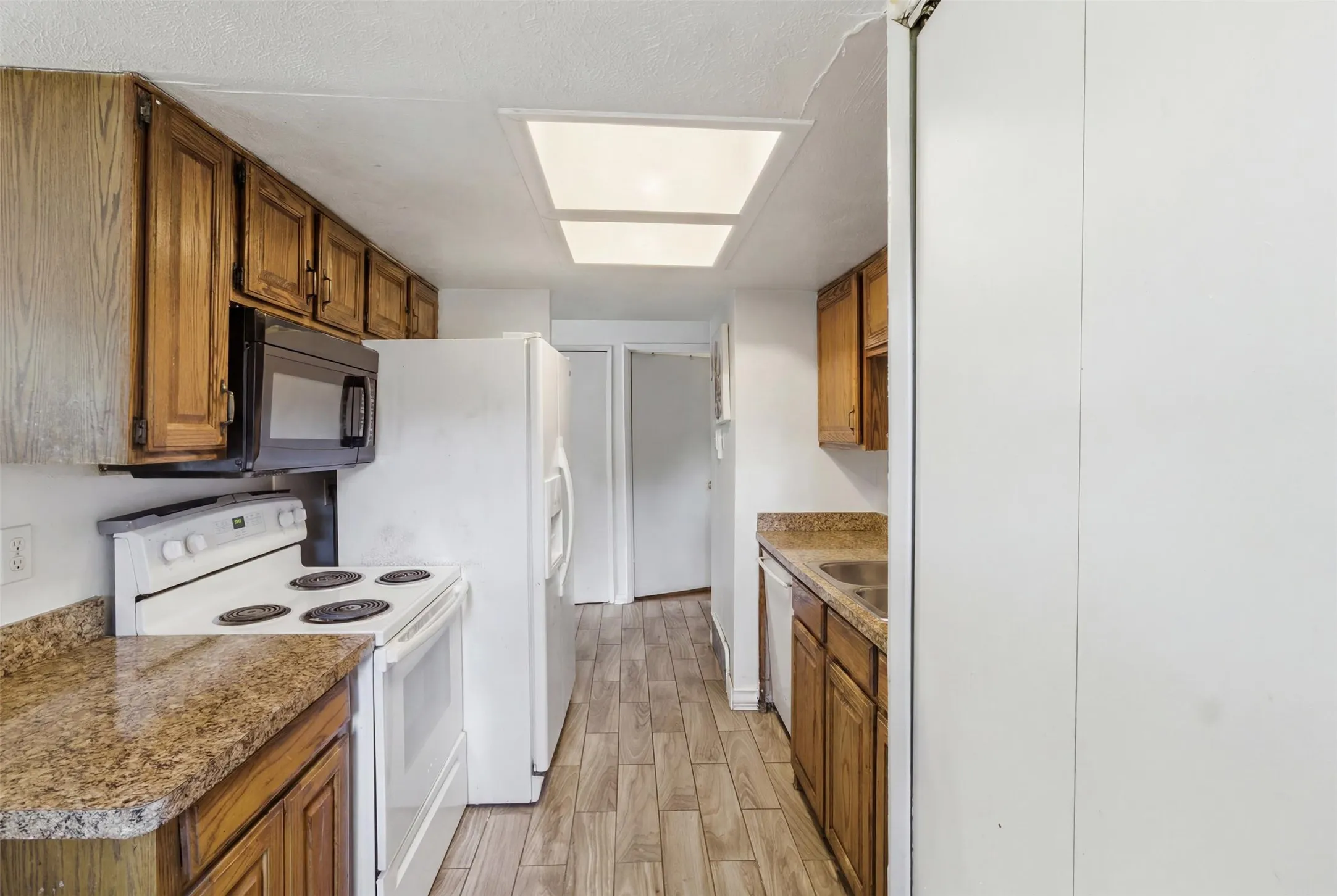Single Family Residence For Sale in Dallas County , 2729 Posey Drive, Irving, Texas 75062, 4 Bedroom, 3 Bathroom, Garage spaces, 1,711 Sqft, built in 1961, mls#21383275, Real Estate Agent in Irving, Homes For Sale in Dallas county, Homes For Sale in Irving, Realtor in Irving Texas, Real Estate Brokerage Independent Realty Texas, Luminita Cordes Realtor