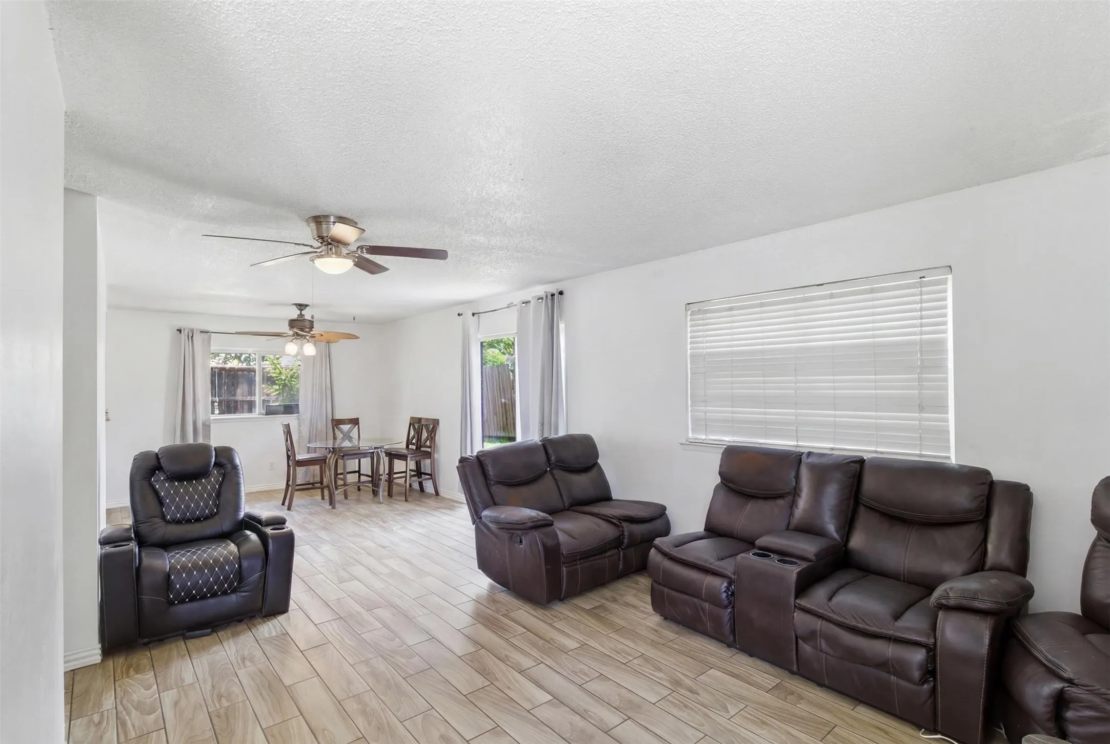 Single Family Residence For Sale in Dallas County , 2729 Posey Drive, Irving, Texas 75062, 4 Bedroom, 3 Bathroom, Garage spaces, 1,711 Sqft, built in 1961, mls#21383275, Real Estate Agent in Irving, Homes For Sale in Dallas county, Homes For Sale in Irving, Realtor in Irving Texas, Real Estate Brokerage Independent Realty Texas, Luminita Cordes Realtor