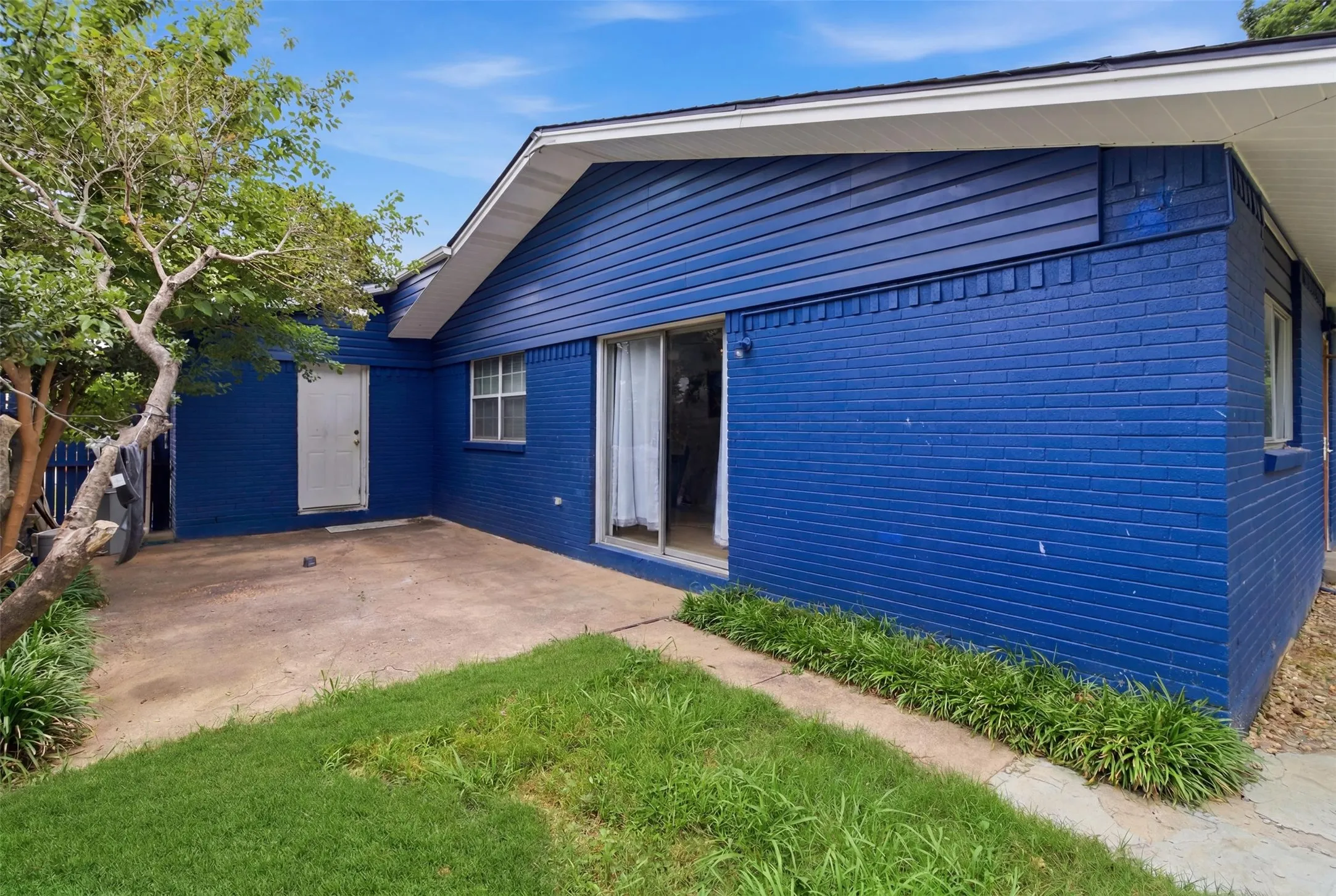 Single Family Residence For Sale in Dallas County , 2729 Posey Drive, Irving, Texas 75062, 4 Bedroom, 3 Bathroom, Garage spaces, 1,711 Sqft, built in 1961, mls#21383275, Real Estate Agent in Irving, Homes For Sale in Dallas county, Homes For Sale in Irving, Realtor in Irving Texas, Real Estate Brokerage Independent Realty Texas, Luminita Cordes Realtor