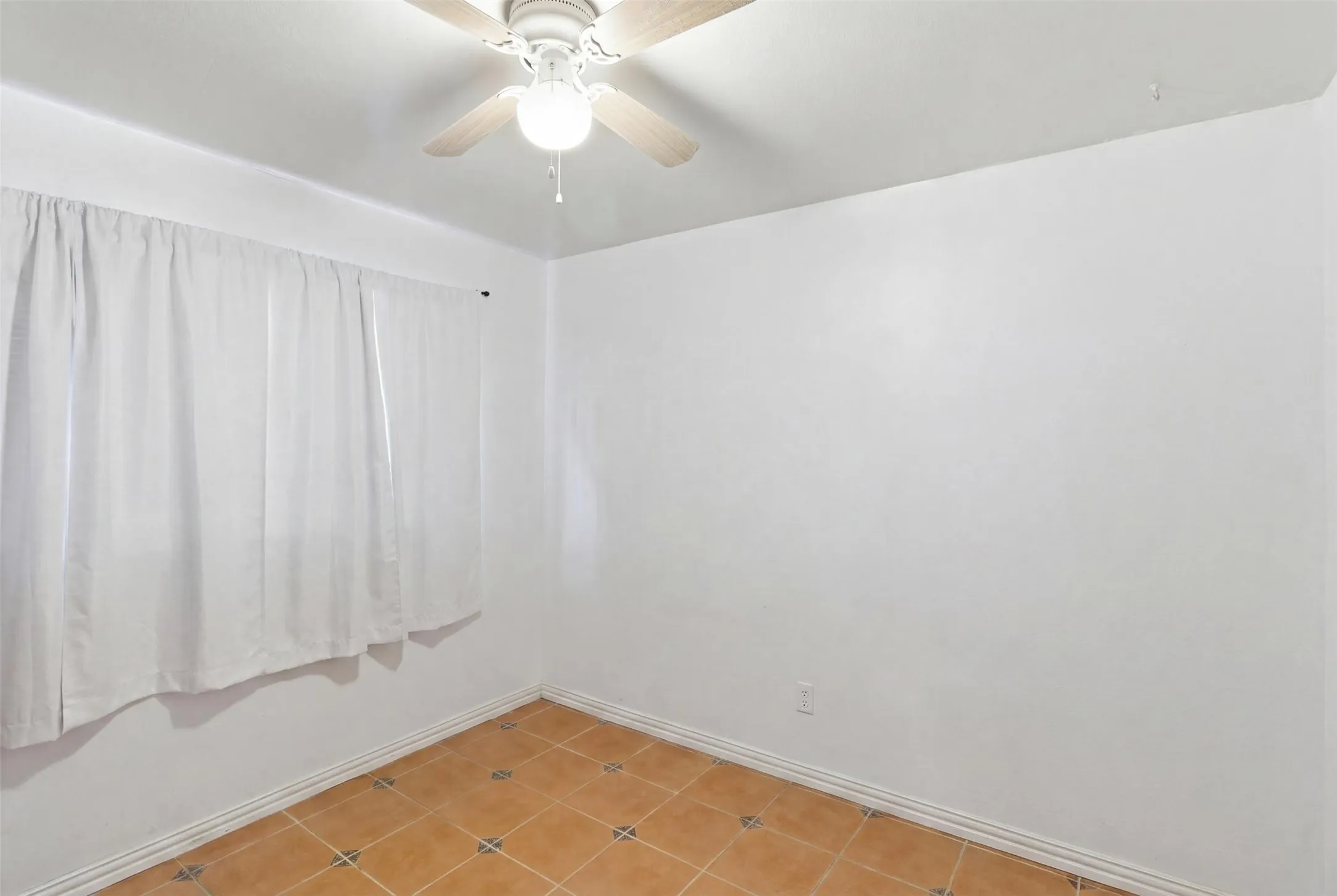 Single Family Residence For Sale in Dallas County , 2729 Posey Drive, Irving, Texas 75062, 4 Bedroom, 3 Bathroom, Garage spaces, 1,711 Sqft, built in 1961, mls#21383275, Real Estate Agent in Irving, Homes For Sale in Dallas county, Homes For Sale in Irving, Realtor in Irving Texas, Real Estate Brokerage Independent Realty Texas, Luminita Cordes Realtor