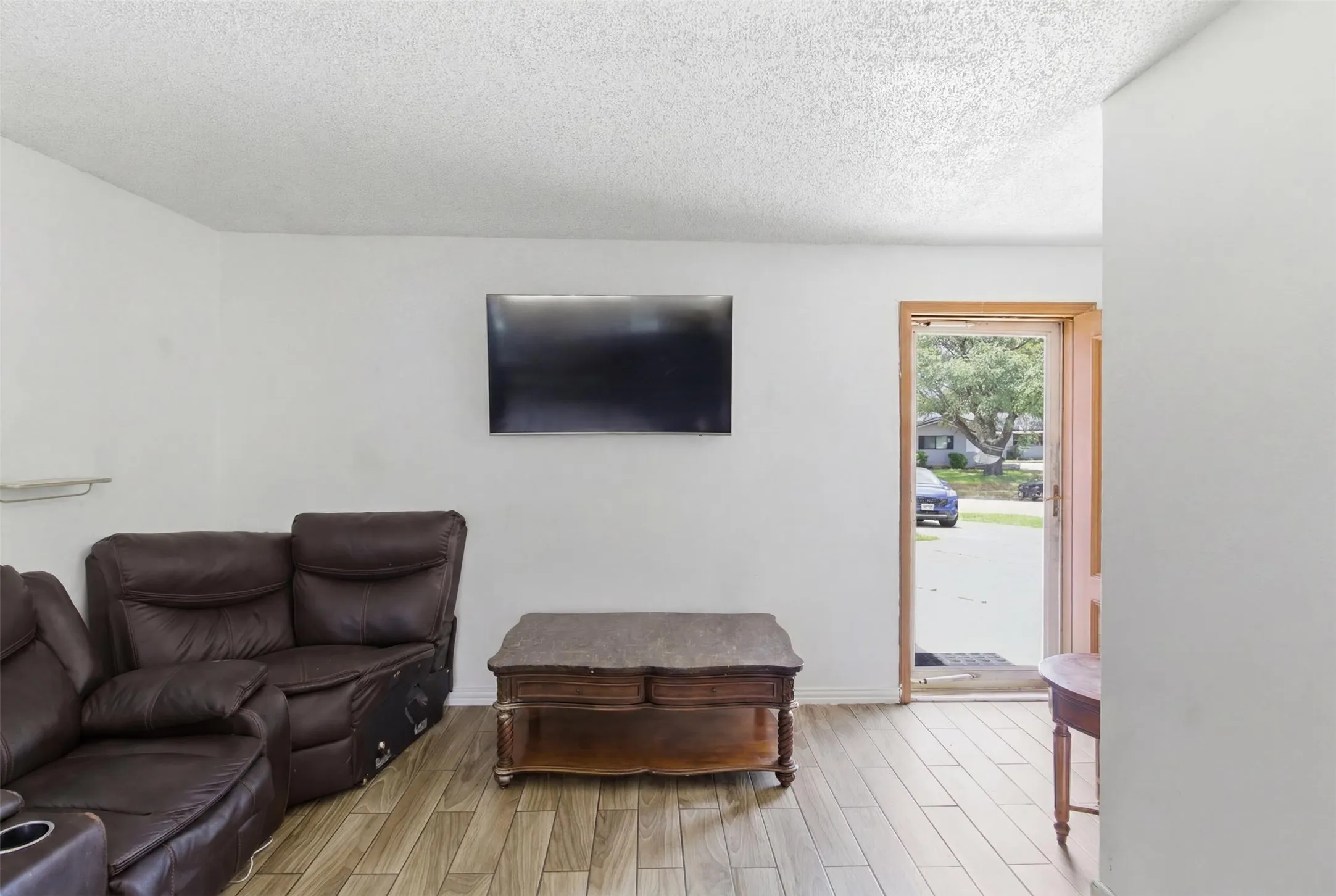 Single Family Residence For Sale in Dallas County , 2729 Posey Drive, Irving, Texas 75062, 4 Bedroom, 3 Bathroom, Garage spaces, 1,711 Sqft, built in 1961, mls#21383275, Real Estate Agent in Irving, Homes For Sale in Dallas county, Homes For Sale in Irving, Realtor in Irving Texas, Real Estate Brokerage Independent Realty Texas, Luminita Cordes Realtor