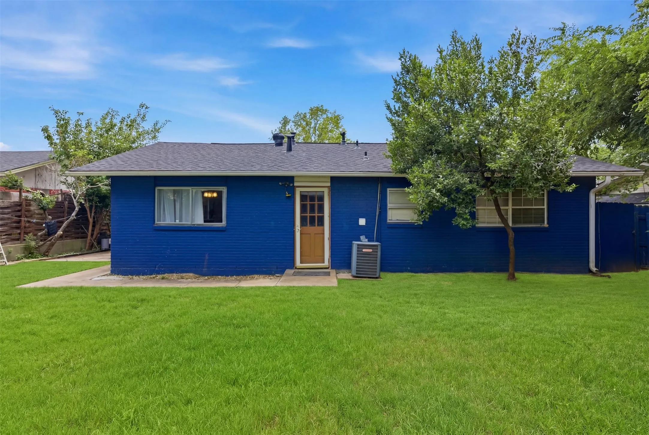 Single Family Residence For Sale in Dallas County , 2729 Posey Drive, Irving, Texas 75062, 4 Bedroom, 3 Bathroom, Garage spaces, 1,711 Sqft, built in 1961, mls#21383275, Real Estate Agent in Irving, Homes For Sale in Dallas county, Homes For Sale in Irving, Realtor in Irving Texas, Real Estate Brokerage Independent Realty Texas, Luminita Cordes Realtor