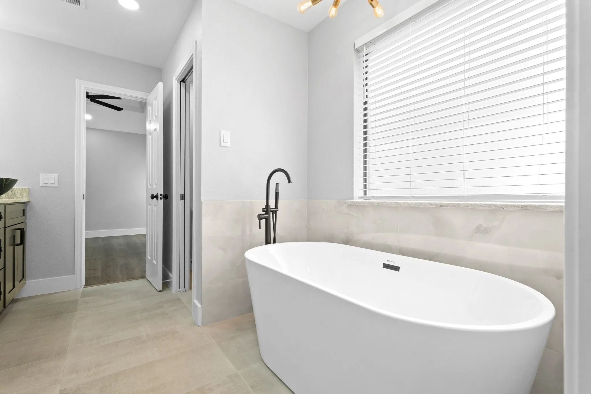 Single Family Residence For Rent in Collin County , 100 Park Circle, Mc Kinney, Texas 75069, 3 Bedroom, 3 Bathroom, 2 Garage spaces, 1,616 Sqft, built in 1985, mls#21383298, Real Estate Agent in Mc Kinney, Homes For Rent in Collin county, Homes For Rent in Mc Kinney, Realtor in Mc Kinney Texas, Real Estate Brokerage Independent Realty Texas, Luminita Cordes Realtor