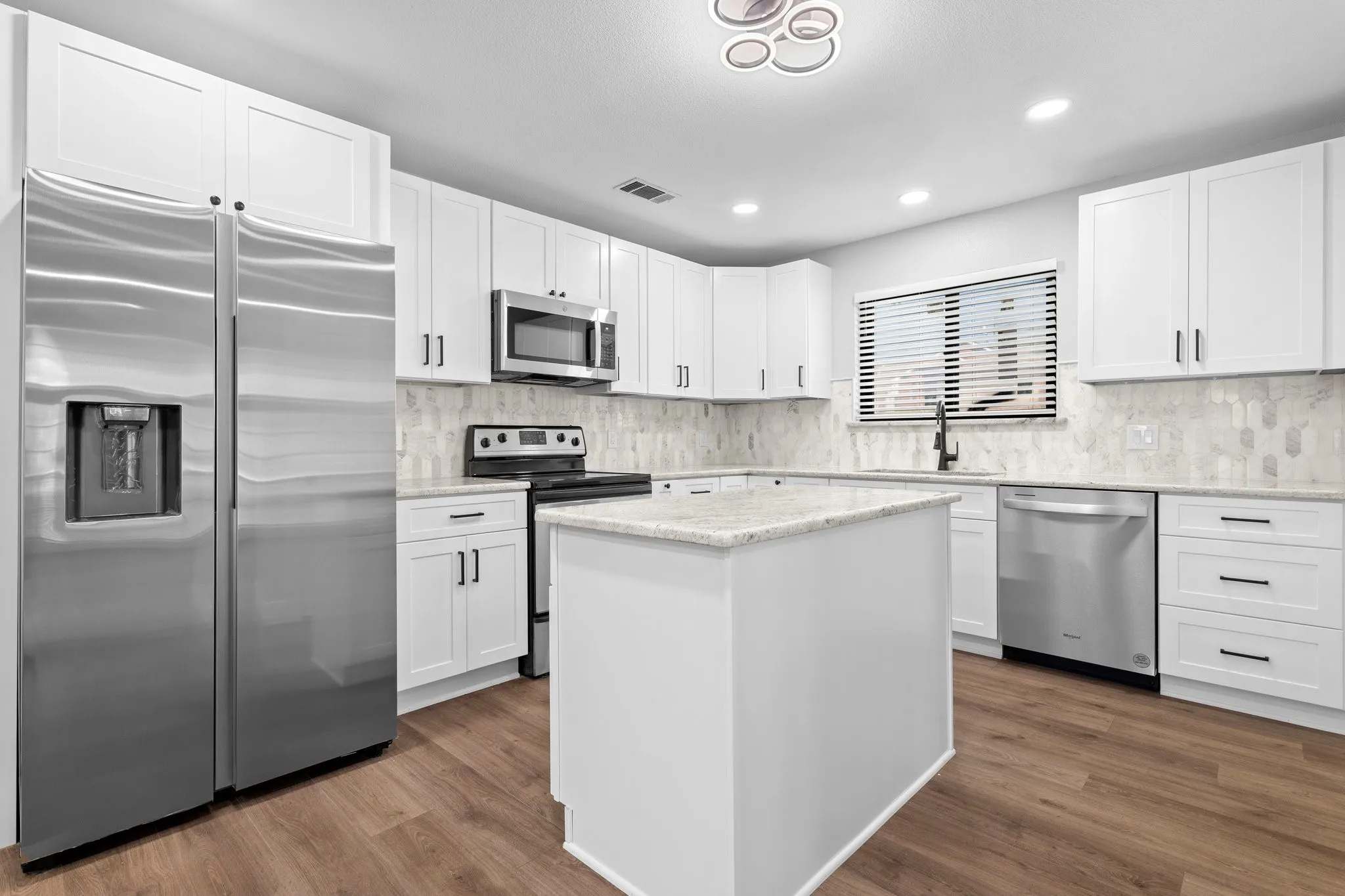 Single Family Residence For Rent in Collin County , 100 Park Circle, Mc Kinney, Texas 75069, 3 Bedroom, 3 Bathroom, 2 Garage spaces, 1,616 Sqft, built in 1985, mls#21383298, Real Estate Agent in Mc Kinney, Homes For Rent in Collin county, Homes For Rent in Mc Kinney, Realtor in Mc Kinney Texas, Real Estate Brokerage Independent Realty Texas, Luminita Cordes Realtor