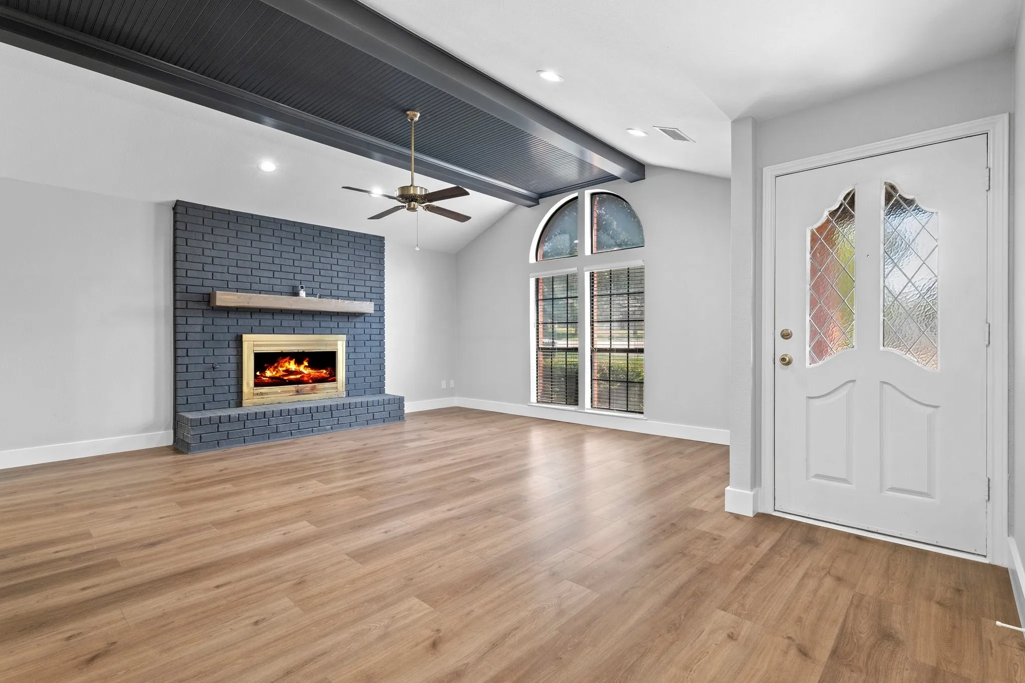 Single Family Residence For Rent in Collin County , 100 Park Circle, Mc Kinney, Texas 75069, 3 Bedroom, 3 Bathroom, 2 Garage spaces, 1,616 Sqft, built in 1985, mls#21383298, Real Estate Agent in Mc Kinney, Homes For Rent in Collin county, Homes For Rent in Mc Kinney, Realtor in Mc Kinney Texas, Real Estate Brokerage Independent Realty Texas, Luminita Cordes Realtor