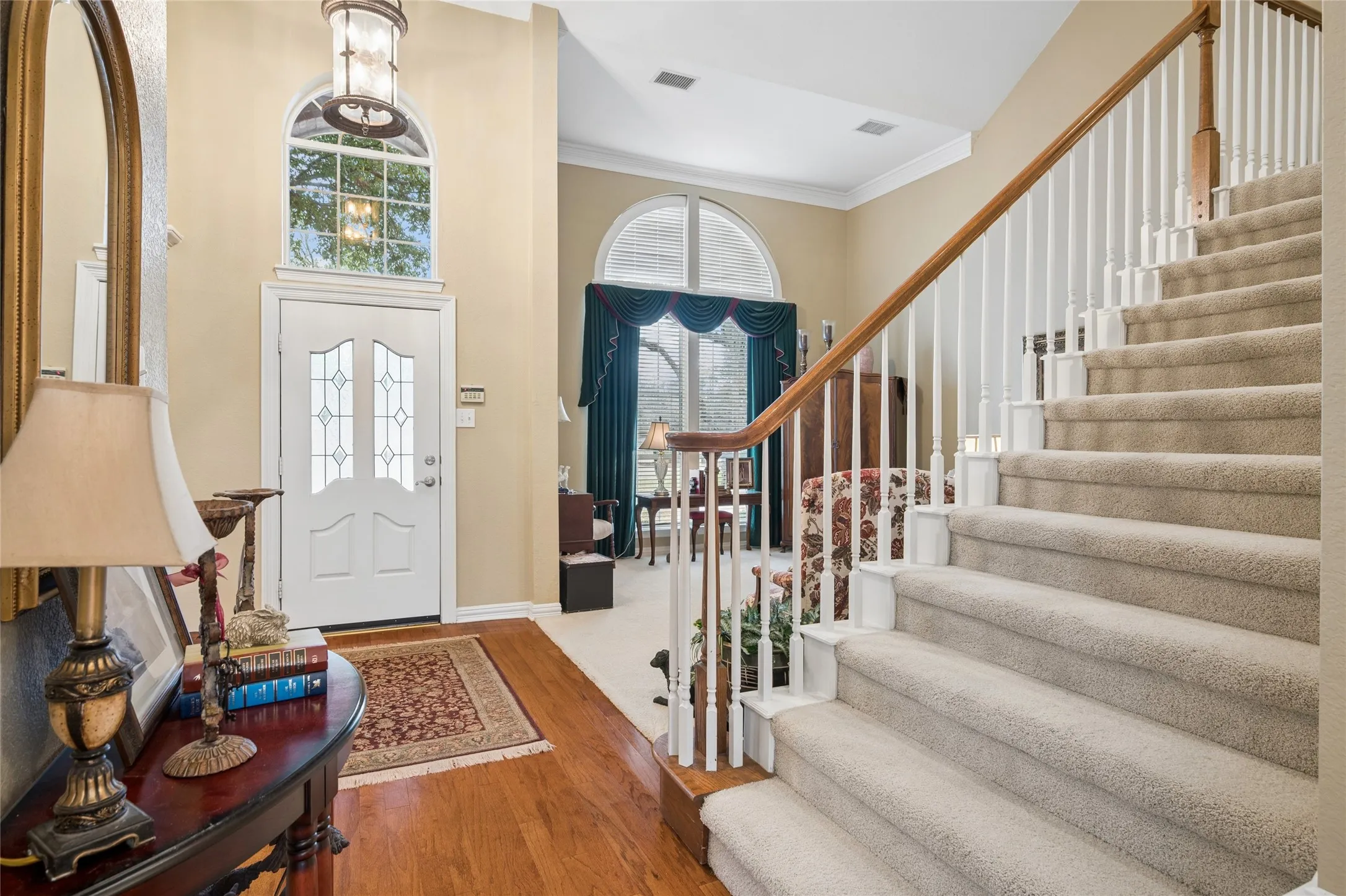 Single Family Residence For Sale in Tarrant County , 405 Royal Colonnade, Arlington, Texas 76011, 4 Bedroom, 3 Bathroom, 2 Garage spaces, 2,940 Sqft, built in 1994, mls#21377057, Real Estate Agent in Arlington, Homes For Sale in Tarrant county, Homes For Sale in Arlington, Realtor in Arlington Texas, Real Estate Brokerage Independent Realty Texas, Luminita Cordes Realtor