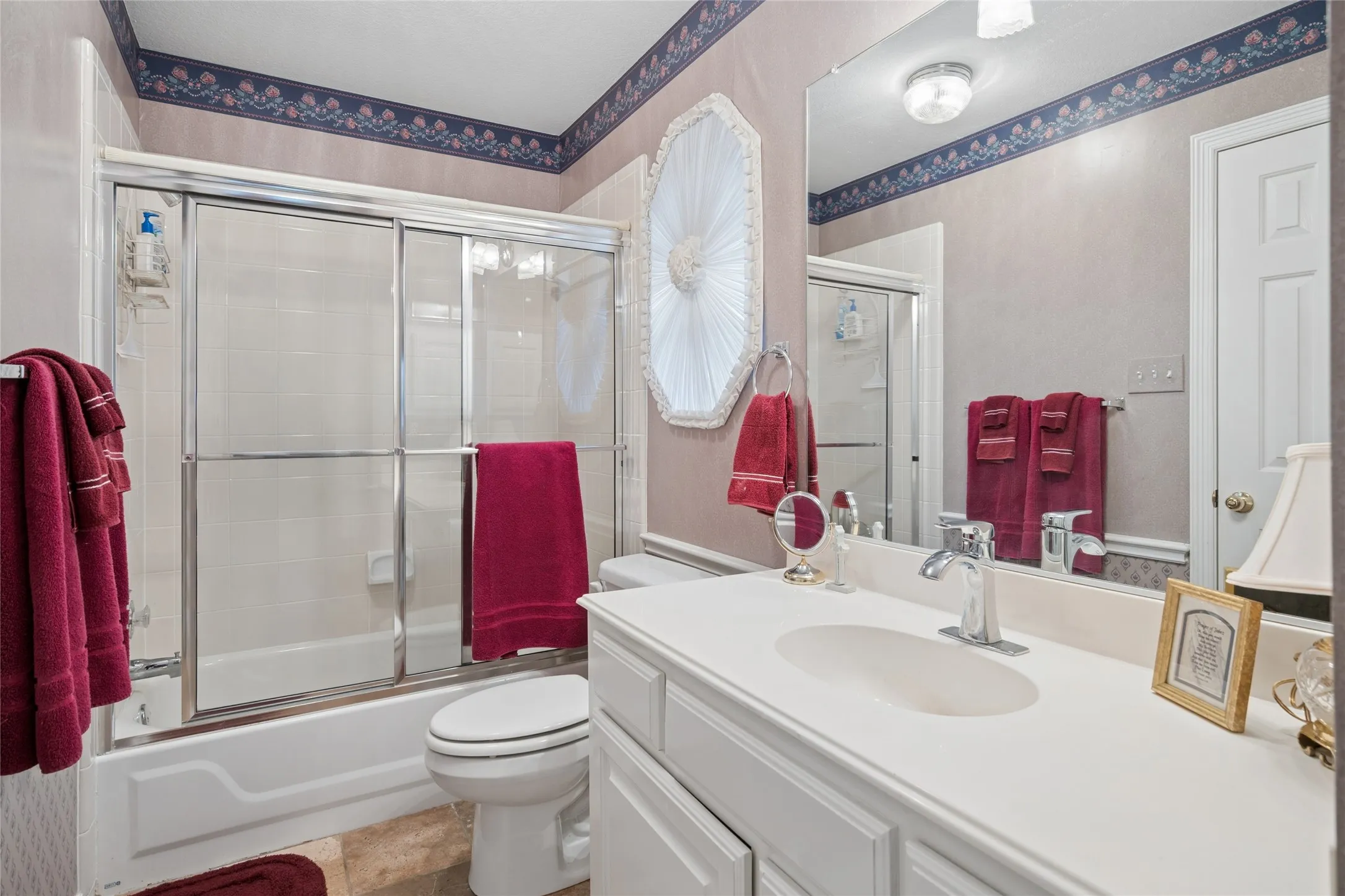 Single Family Residence For Sale in Tarrant County , 405 Royal Colonnade, Arlington, Texas 76011, 4 Bedroom, 3 Bathroom, 2 Garage spaces, 2,940 Sqft, built in 1994, mls#21377057, Real Estate Agent in Arlington, Homes For Sale in Tarrant county, Homes For Sale in Arlington, Realtor in Arlington Texas, Real Estate Brokerage Independent Realty Texas, Luminita Cordes Realtor