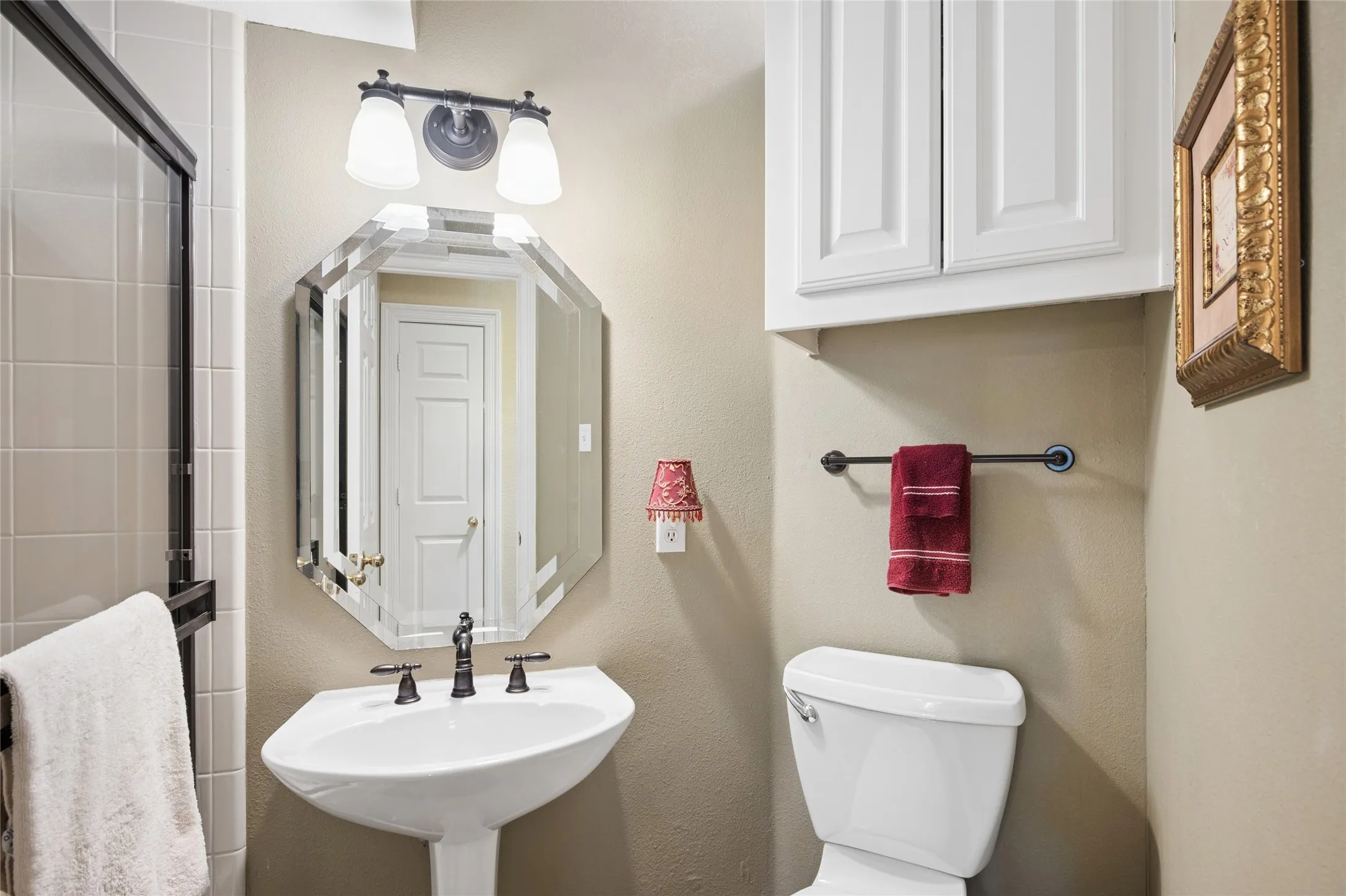 Single Family Residence For Sale in Tarrant County , 405 Royal Colonnade, Arlington, Texas 76011, 4 Bedroom, 3 Bathroom, 2 Garage spaces, 2,940 Sqft, built in 1994, mls#21377057, Real Estate Agent in Arlington, Homes For Sale in Tarrant county, Homes For Sale in Arlington, Realtor in Arlington Texas, Real Estate Brokerage Independent Realty Texas, Luminita Cordes Realtor