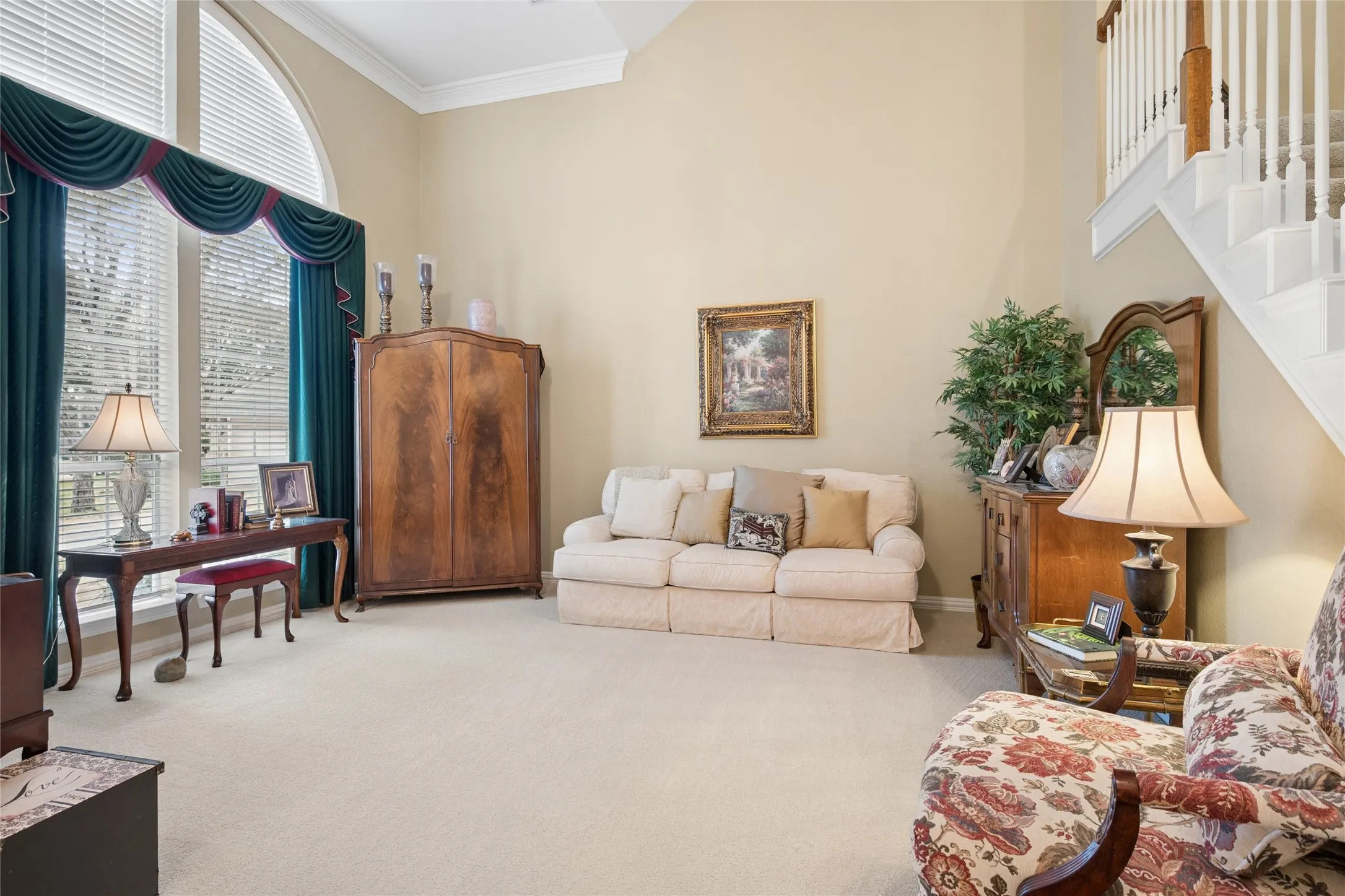 Single Family Residence For Sale in Tarrant County , 405 Royal Colonnade, Arlington, Texas 76011, 4 Bedroom, 3 Bathroom, 2 Garage spaces, 2,940 Sqft, built in 1994, mls#21377057, Real Estate Agent in Arlington, Homes For Sale in Tarrant county, Homes For Sale in Arlington, Realtor in Arlington Texas, Real Estate Brokerage Independent Realty Texas, Luminita Cordes Realtor