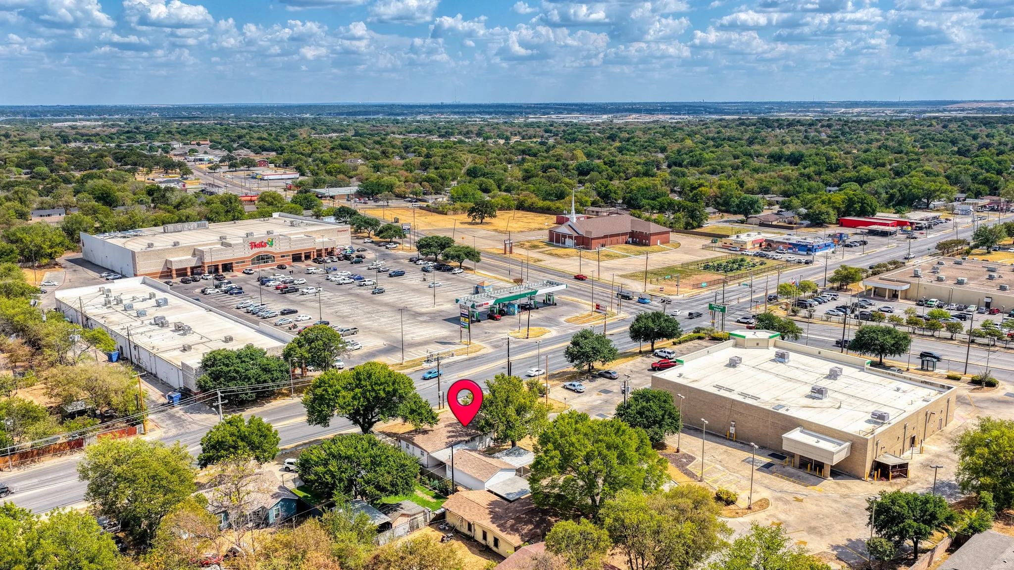 Single Family Residence For Sale in Tarrant County , 3008 Miller Avenue, Fort Worth, Texas 76105, 3 Bedroom, 2 Bathroom, 2 Garage spaces, 1,399 Sqft, built in 1954, mls#21382305, Real Estate Agent in Fort Worth, Homes For Sale in Tarrant county, Homes For Sale in Fort Worth, Realtor in Fort Worth Texas, Real Estate Brokerage Independent Realty Texas, Luminita Cordes Realtor