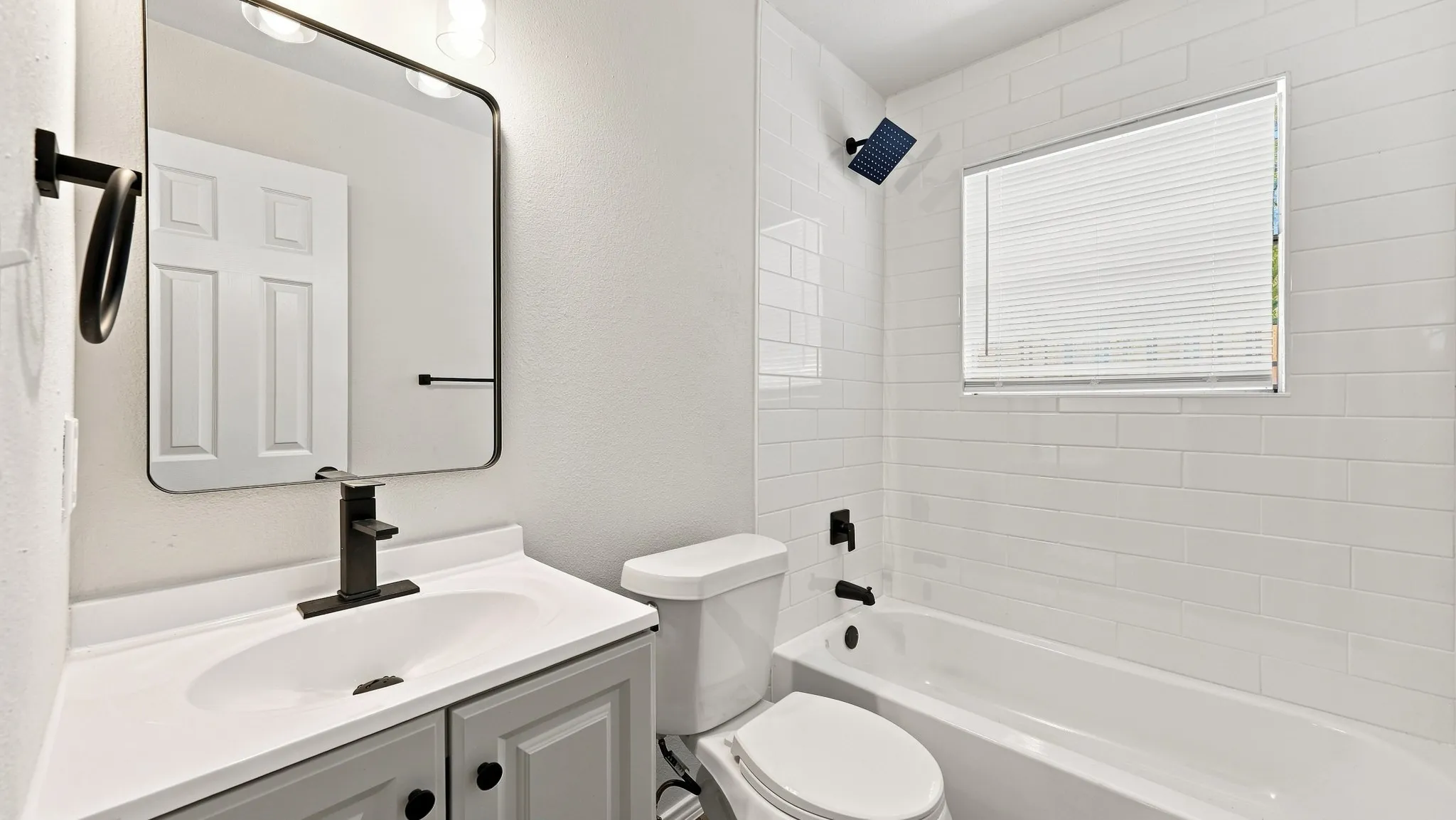 Single Family Residence For Sale in Tarrant County , 3008 Miller Avenue, Fort Worth, Texas 76105, 3 Bedroom, 2 Bathroom, 2 Garage spaces, 1,399 Sqft, built in 1954, mls#21382305, Real Estate Agent in Fort Worth, Homes For Sale in Tarrant county, Homes For Sale in Fort Worth, Realtor in Fort Worth Texas, Real Estate Brokerage Independent Realty Texas, Luminita Cordes Realtor
