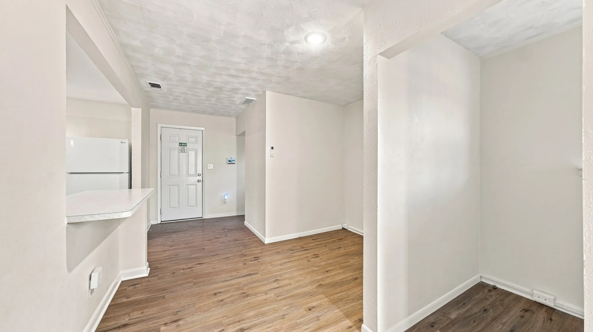 Single Family Residence For Sale in Tarrant County , 3008 Miller Avenue, Fort Worth, Texas 76105, 3 Bedroom, 2 Bathroom, 2 Garage spaces, 1,399 Sqft, built in 1954, mls#21382305, Real Estate Agent in Fort Worth, Homes For Sale in Tarrant county, Homes For Sale in Fort Worth, Realtor in Fort Worth Texas, Real Estate Brokerage Independent Realty Texas, Luminita Cordes Realtor