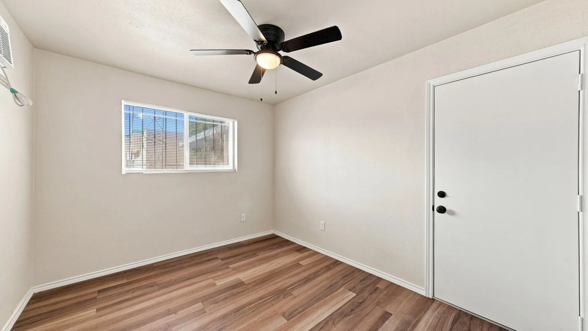 Single Family Residence For Sale in Tarrant County , 3008 Miller Avenue, Fort Worth, Texas 76105, 3 Bedroom, 2 Bathroom, 2 Garage spaces, 1,399 Sqft, built in 1954, mls#21382305, Real Estate Agent in Fort Worth, Homes For Sale in Tarrant county, Homes For Sale in Fort Worth, Realtor in Fort Worth Texas, Real Estate Brokerage Independent Realty Texas, Luminita Cordes Realtor