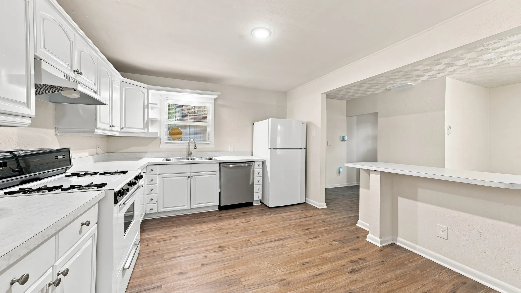Single Family Residence For Sale in Tarrant County , 3008 Miller Avenue, Fort Worth, Texas 76105, 3 Bedroom, 2 Bathroom, 2 Garage spaces, 1,399 Sqft, built in 1954, mls#21382305, Real Estate Agent in Fort Worth, Homes For Sale in Tarrant county, Homes For Sale in Fort Worth, Realtor in Fort Worth Texas, Real Estate Brokerage Independent Realty Texas, Luminita Cordes Realtor