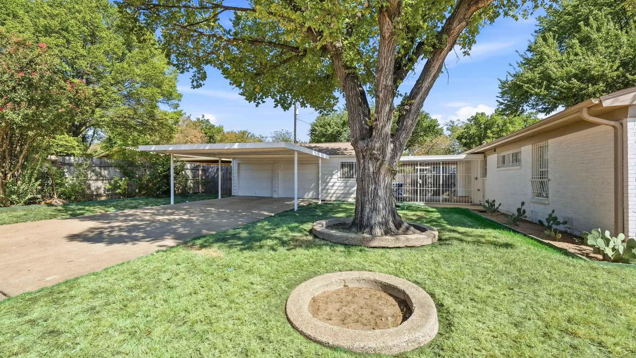 Single Family Residence For Sale in Tarrant County , 3008 Miller Avenue, Fort Worth, Texas 76105, 3 Bedroom, 2 Bathroom, 2 Garage spaces, 1,399 Sqft, built in 1954, mls#21382305, Real Estate Agent in Fort Worth, Homes For Sale in Tarrant county, Homes For Sale in Fort Worth, Realtor in Fort Worth Texas, Real Estate Brokerage Independent Realty Texas, Luminita Cordes Realtor