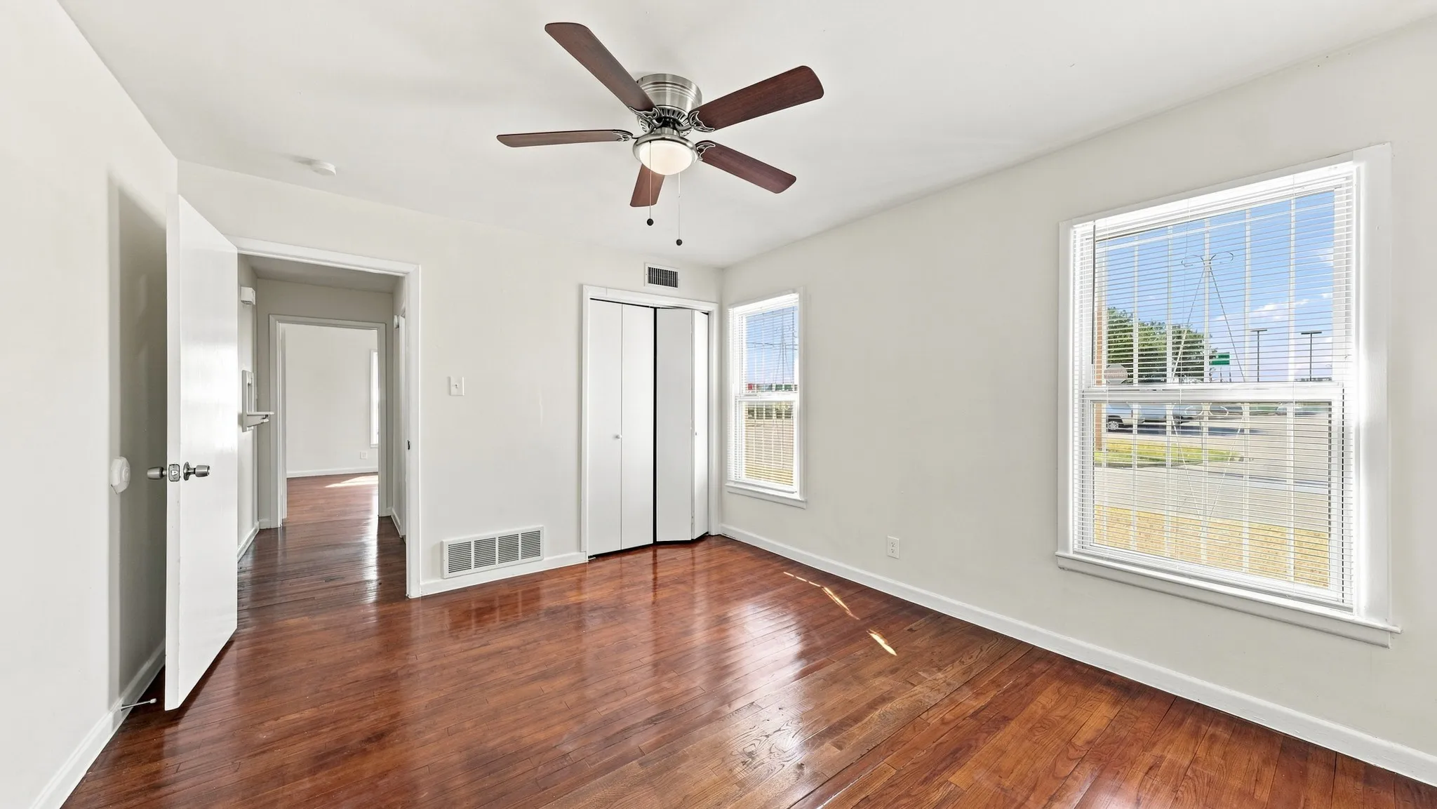 Single Family Residence For Sale in Tarrant County , 3008 Miller Avenue, Fort Worth, Texas 76105, 3 Bedroom, 2 Bathroom, 2 Garage spaces, 1,399 Sqft, built in 1954, mls#21382305, Real Estate Agent in Fort Worth, Homes For Sale in Tarrant county, Homes For Sale in Fort Worth, Realtor in Fort Worth Texas, Real Estate Brokerage Independent Realty Texas, Luminita Cordes Realtor
