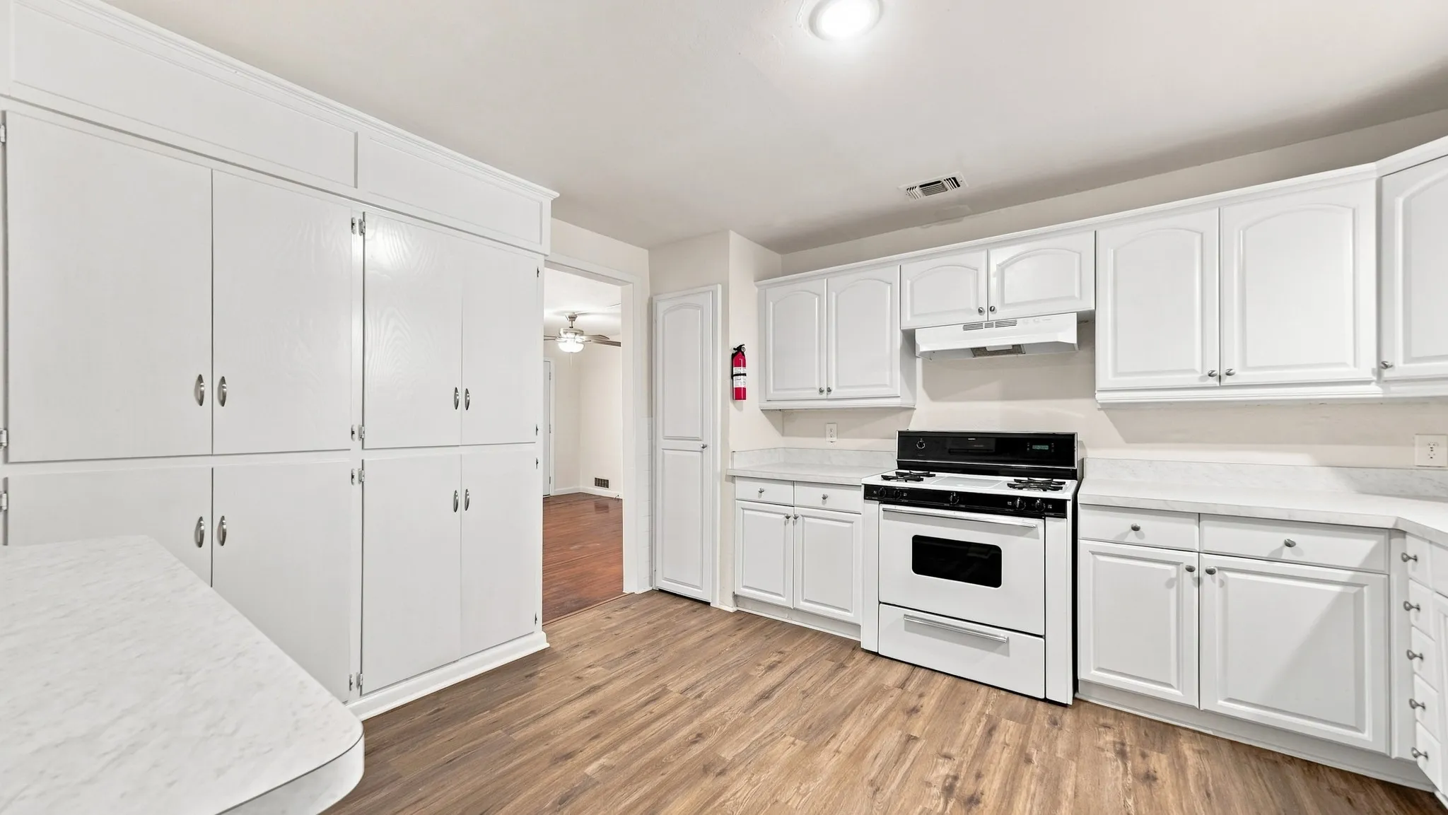 Single Family Residence For Sale in Tarrant County , 3008 Miller Avenue, Fort Worth, Texas 76105, 3 Bedroom, 2 Bathroom, 2 Garage spaces, 1,399 Sqft, built in 1954, mls#21382305, Real Estate Agent in Fort Worth, Homes For Sale in Tarrant county, Homes For Sale in Fort Worth, Realtor in Fort Worth Texas, Real Estate Brokerage Independent Realty Texas, Luminita Cordes Realtor