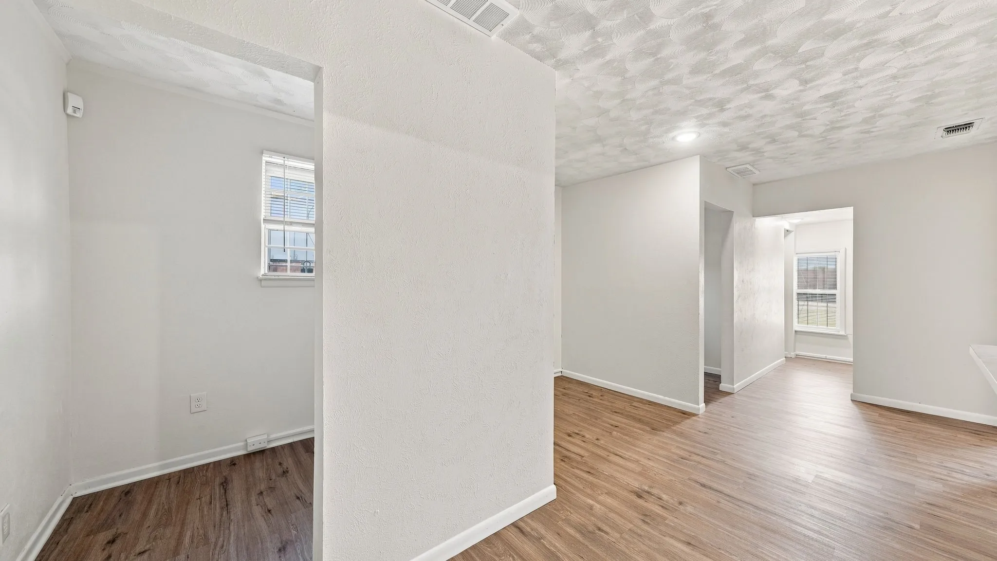 Single Family Residence For Sale in Tarrant County , 3008 Miller Avenue, Fort Worth, Texas 76105, 3 Bedroom, 2 Bathroom, 2 Garage spaces, 1,399 Sqft, built in 1954, mls#21382305, Real Estate Agent in Fort Worth, Homes For Sale in Tarrant county, Homes For Sale in Fort Worth, Realtor in Fort Worth Texas, Real Estate Brokerage Independent Realty Texas, Luminita Cordes Realtor
