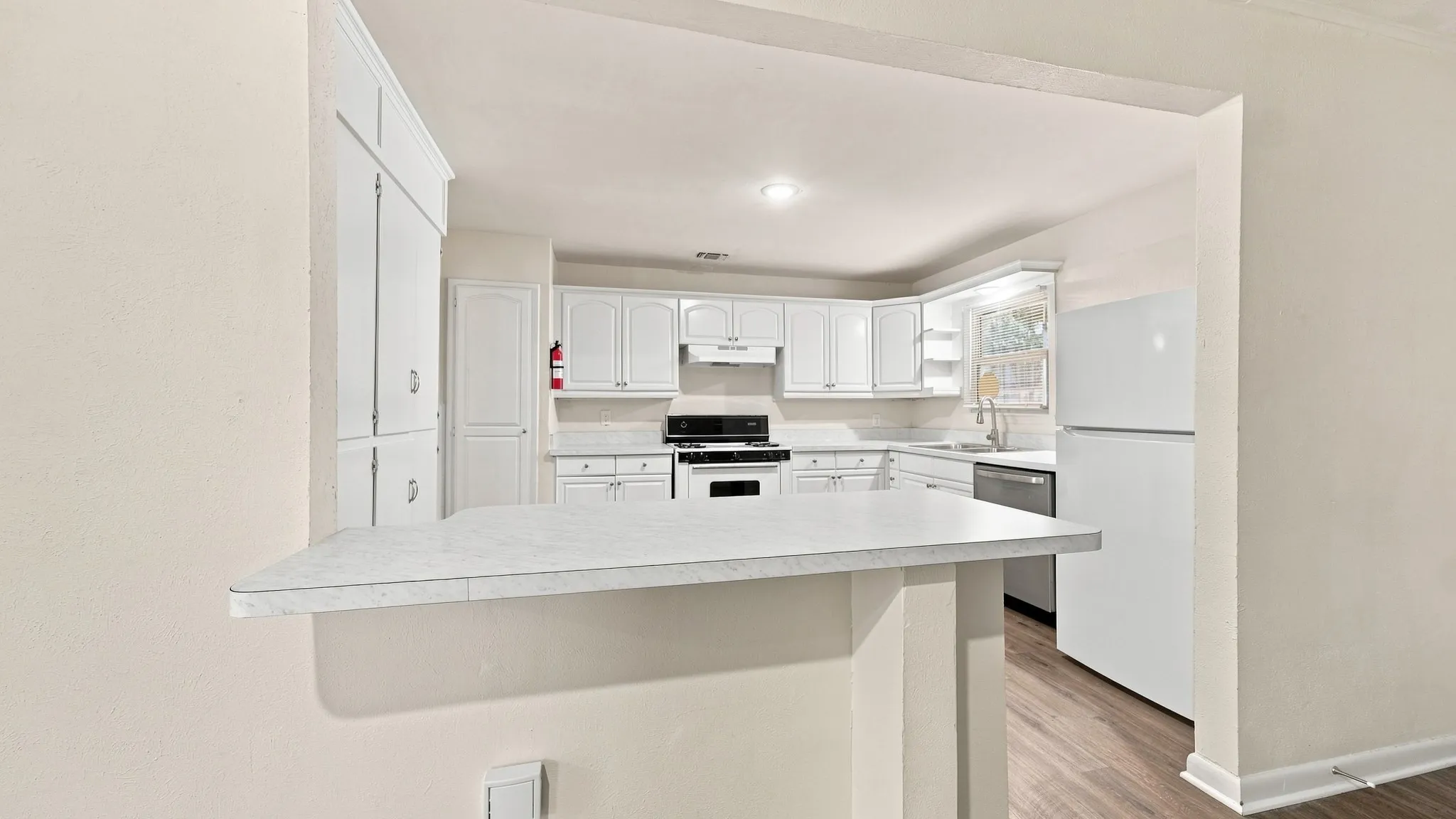 Single Family Residence For Sale in Tarrant County , 3008 Miller Avenue, Fort Worth, Texas 76105, 3 Bedroom, 2 Bathroom, 2 Garage spaces, 1,399 Sqft, built in 1954, mls#21382305, Real Estate Agent in Fort Worth, Homes For Sale in Tarrant county, Homes For Sale in Fort Worth, Realtor in Fort Worth Texas, Real Estate Brokerage Independent Realty Texas, Luminita Cordes Realtor