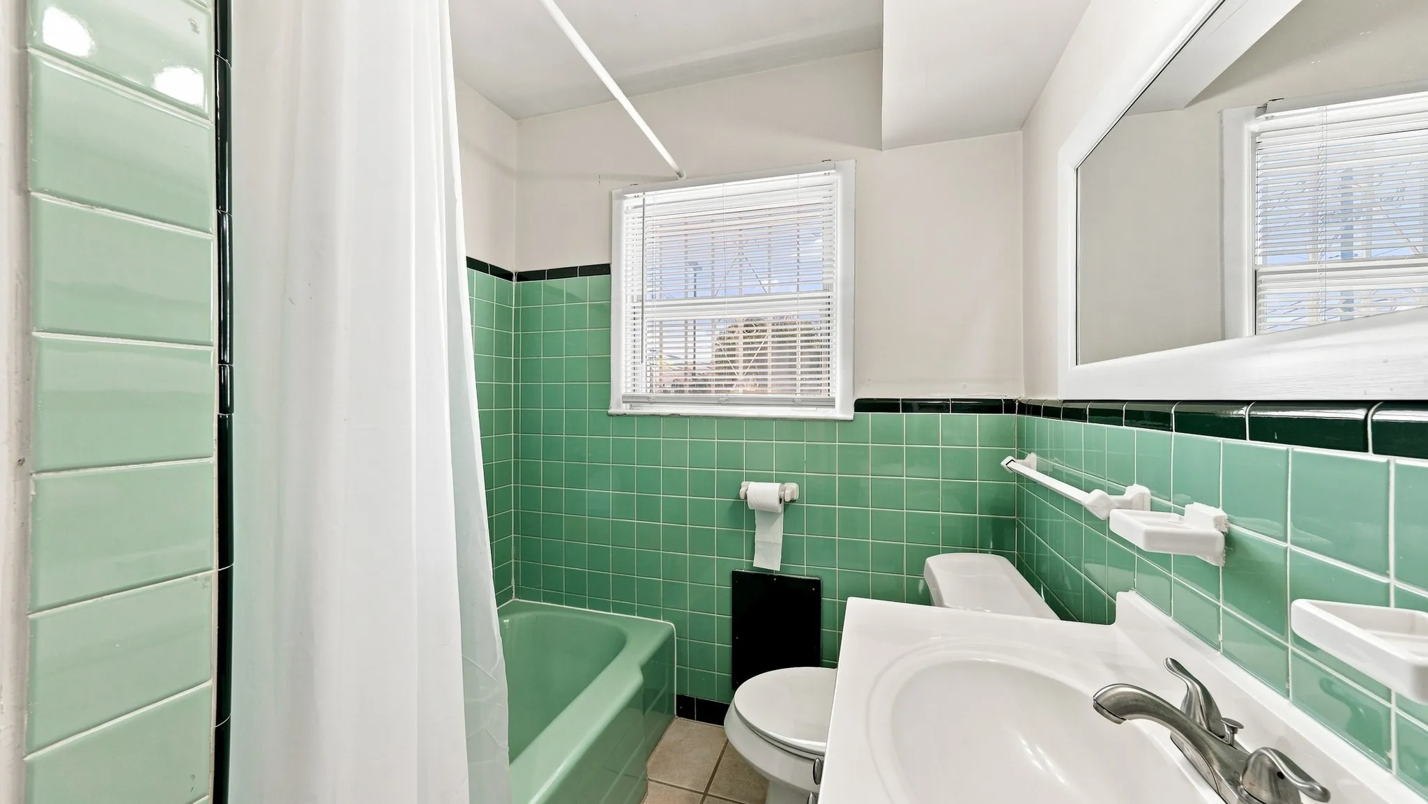 Single Family Residence For Sale in Tarrant County , 3008 Miller Avenue, Fort Worth, Texas 76105, 3 Bedroom, 2 Bathroom, 2 Garage spaces, 1,399 Sqft, built in 1954, mls#21382305, Real Estate Agent in Fort Worth, Homes For Sale in Tarrant county, Homes For Sale in Fort Worth, Realtor in Fort Worth Texas, Real Estate Brokerage Independent Realty Texas, Luminita Cordes Realtor
