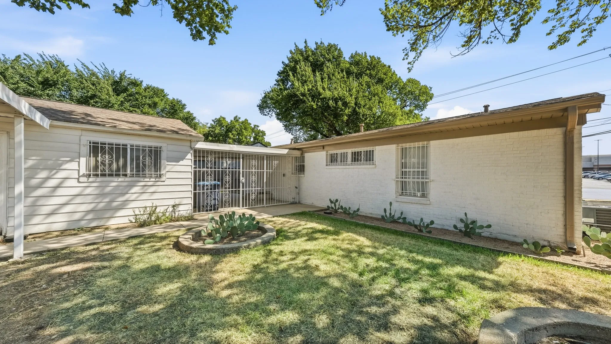 Single Family Residence For Sale in Tarrant County , 3008 Miller Avenue, Fort Worth, Texas 76105, 3 Bedroom, 2 Bathroom, 2 Garage spaces, 1,399 Sqft, built in 1954, mls#21382305, Real Estate Agent in Fort Worth, Homes For Sale in Tarrant county, Homes For Sale in Fort Worth, Realtor in Fort Worth Texas, Real Estate Brokerage Independent Realty Texas, Luminita Cordes Realtor