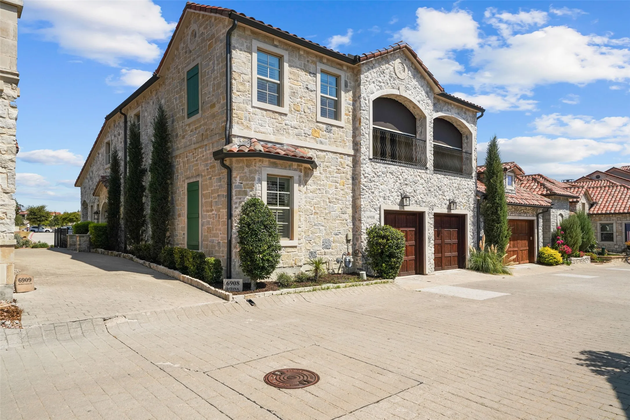 Single Family Residence For Sale in Collin County , 6908 Istina Drive, Mc Kinney, Texas 75072, 4 Bedroom, 4 Bathroom, 2 Garage spaces, 3,189 Sqft, built in 2017, mls#21368088, Real Estate Agent in Mc Kinney, Homes For Sale in Collin county, Homes For Sale in Mc Kinney, Realtor in Mc Kinney Texas, Real Estate Brokerage Independent Realty Texas, Luminita Cordes Realtor