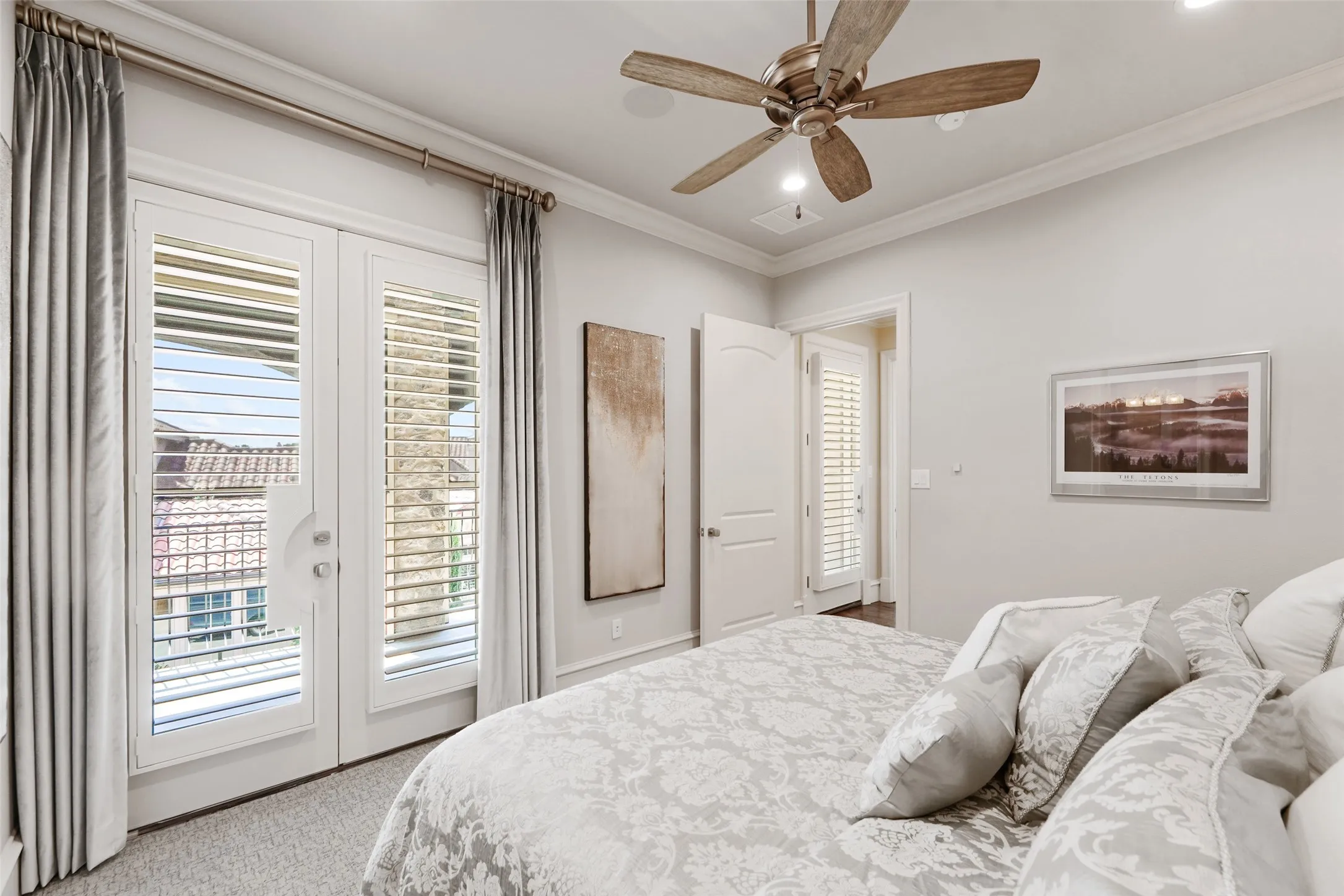 Single Family Residence For Sale in Collin County , 6908 Istina Drive, Mc Kinney, Texas 75072, 4 Bedroom, 4 Bathroom, 2 Garage spaces, 3,189 Sqft, built in 2017, mls#21368088, Real Estate Agent in Mc Kinney, Homes For Sale in Collin county, Homes For Sale in Mc Kinney, Realtor in Mc Kinney Texas, Real Estate Brokerage Independent Realty Texas, Luminita Cordes Realtor
